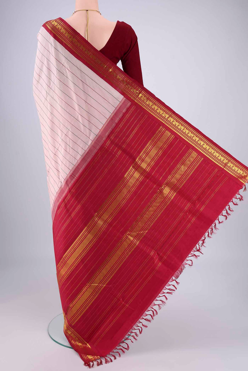 Flat view of Rose pink Kanchipuram Silk Saree with Veldhari on the body and Zari Border. 