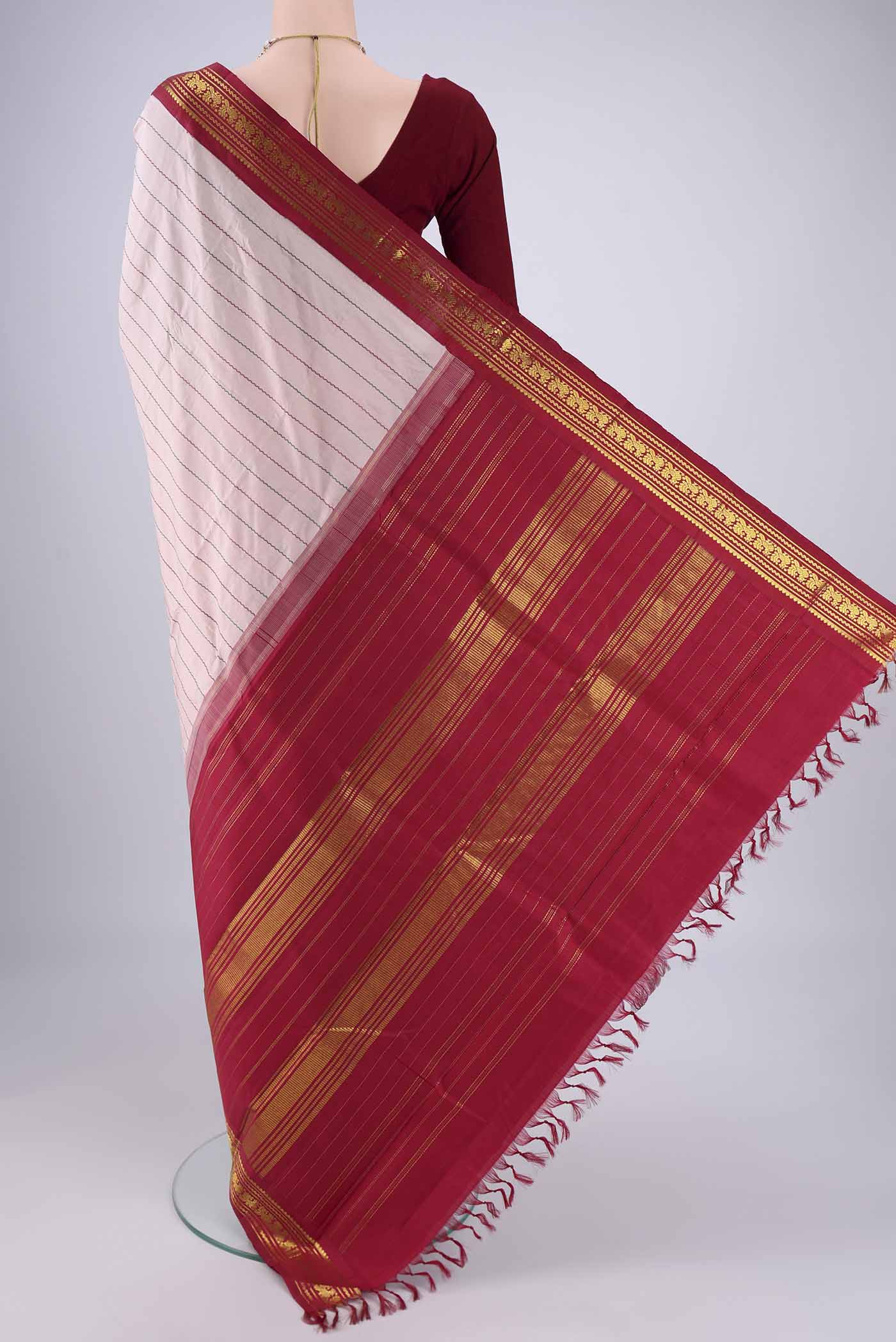 Flat view of Rose pink Kanchipuram Silk Saree with Veldhari on the body and Zari Border. 