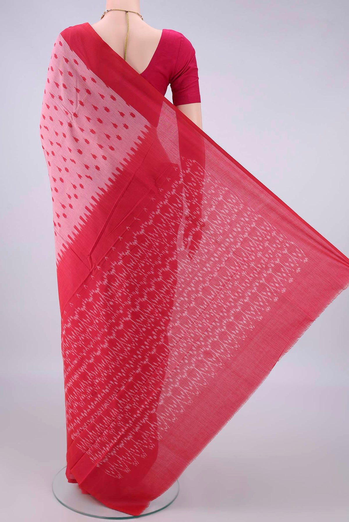 Flat view of Rose pink Pochampally Cotton Saree with Ikat design on the body and Ikat Border. 