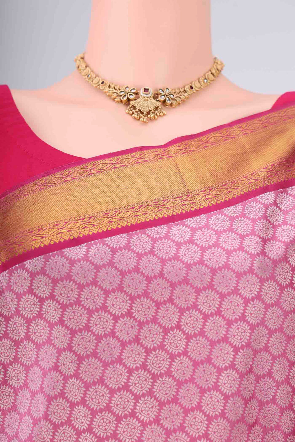 Border image of Rose pink Kanjivaram Silk Saree with Jacquard With Zari Butta on the body and Zari Border. 