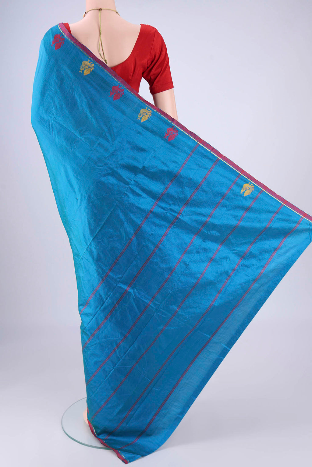Flat view of Blue Kanchipuram Silk Saree with Plain Body and Zari And Thread Border. 