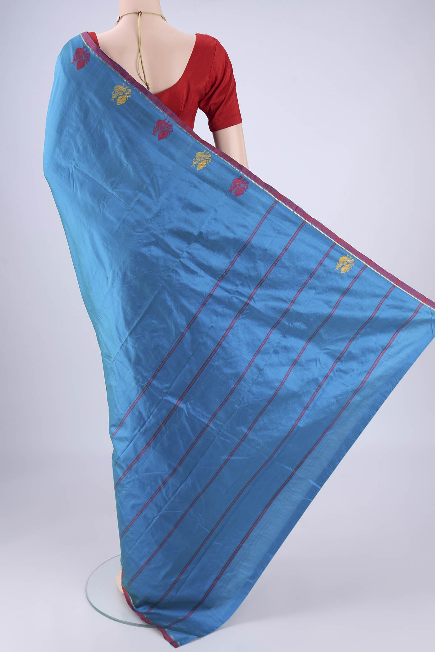 Flat view of Blue Kanchipuram Silk Saree with Plain Body and Zari And Thread Border. 