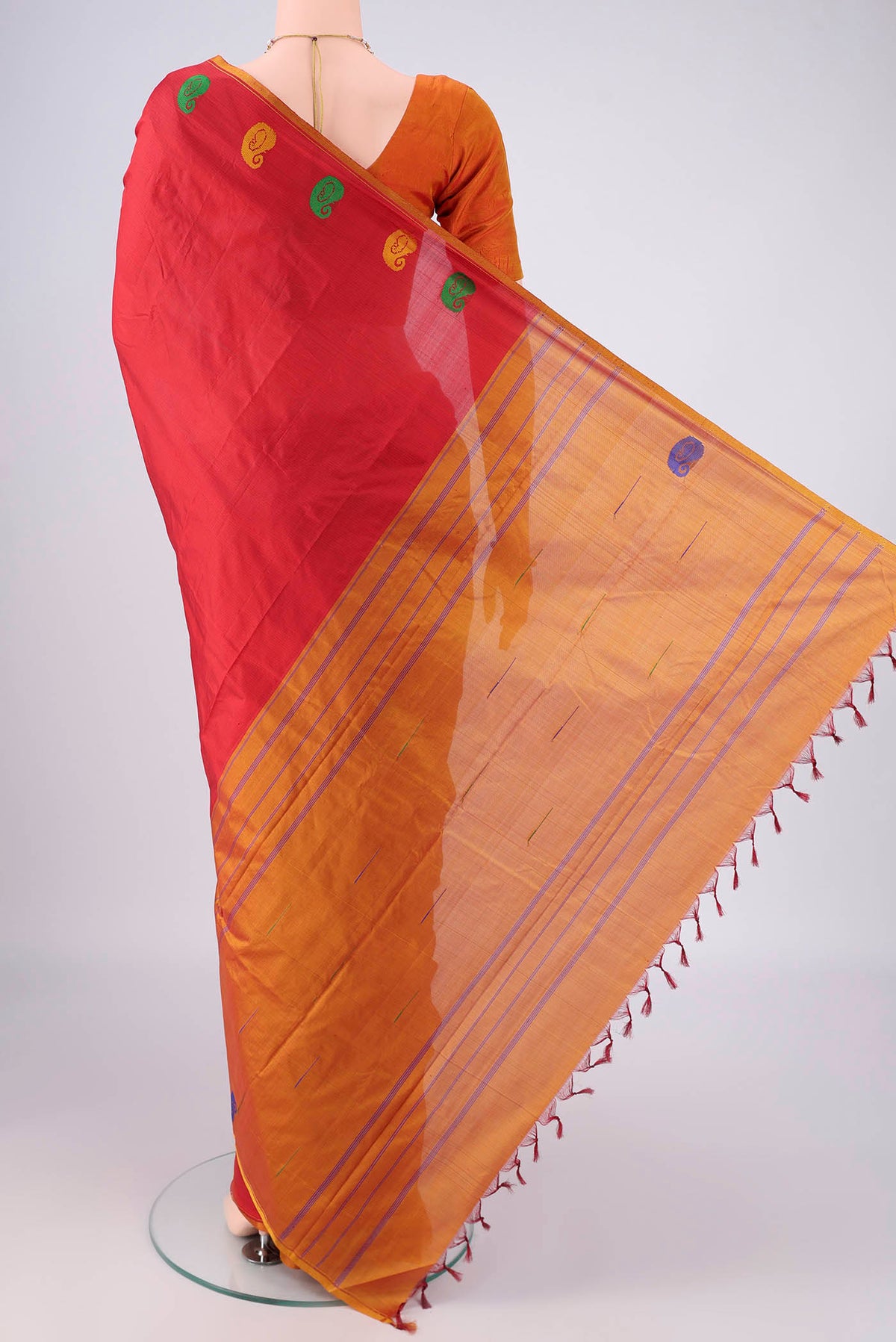 Flat view of Maroon Kanchipuram Silk Saree with Plain Body and Thread Border. 