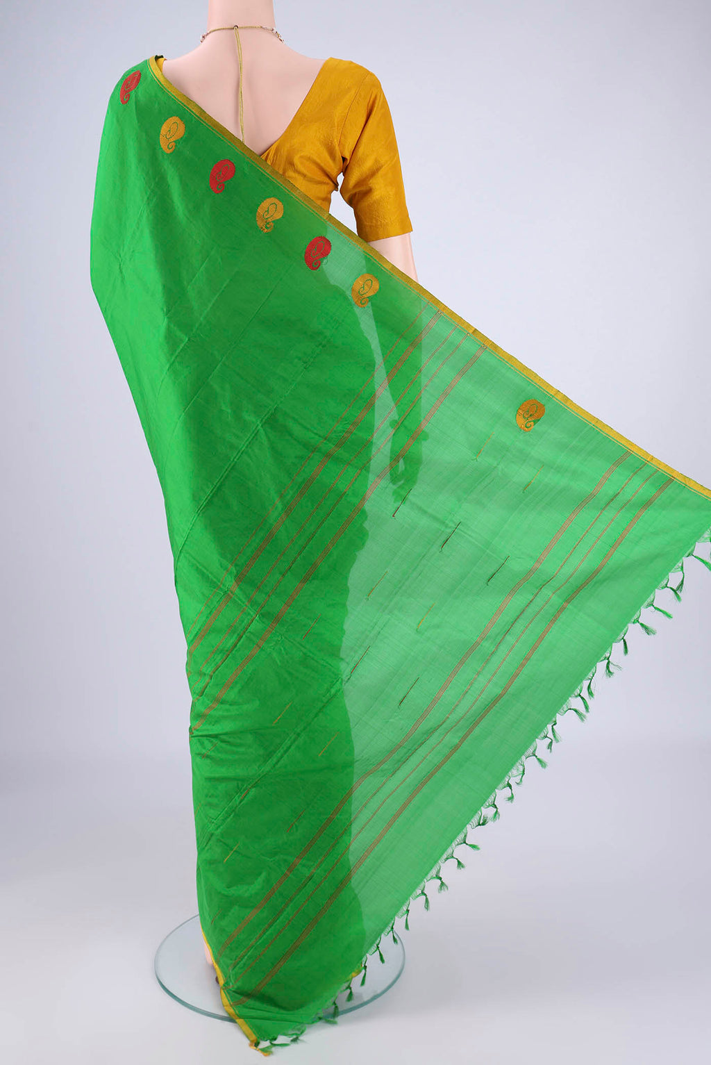 Flat view of Green Kanchipuram Silk Saree with Plain Body and Thread Border. 