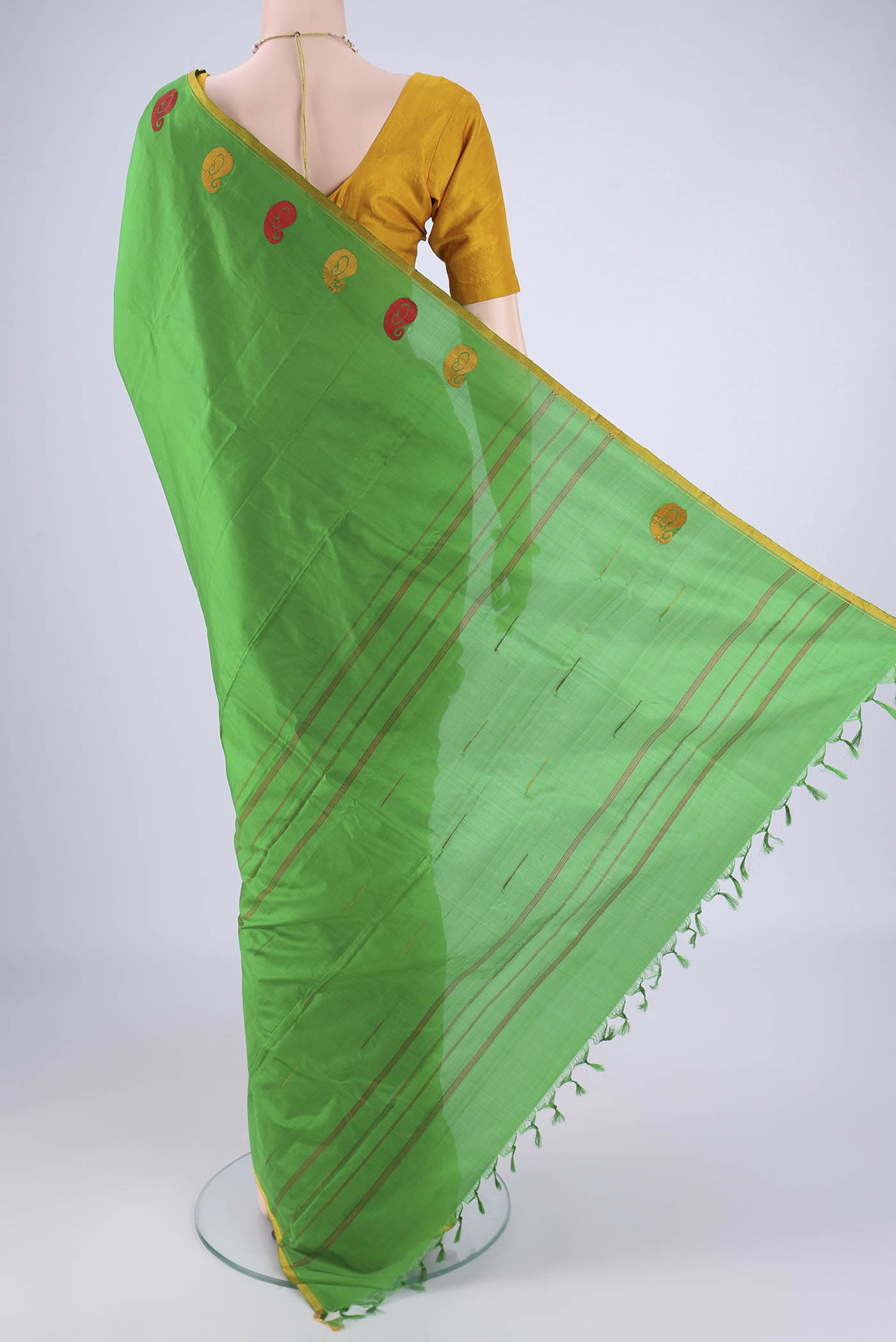Flat view of Green Kanchipuram Silk Saree with Plain Body and Thread Border. 
