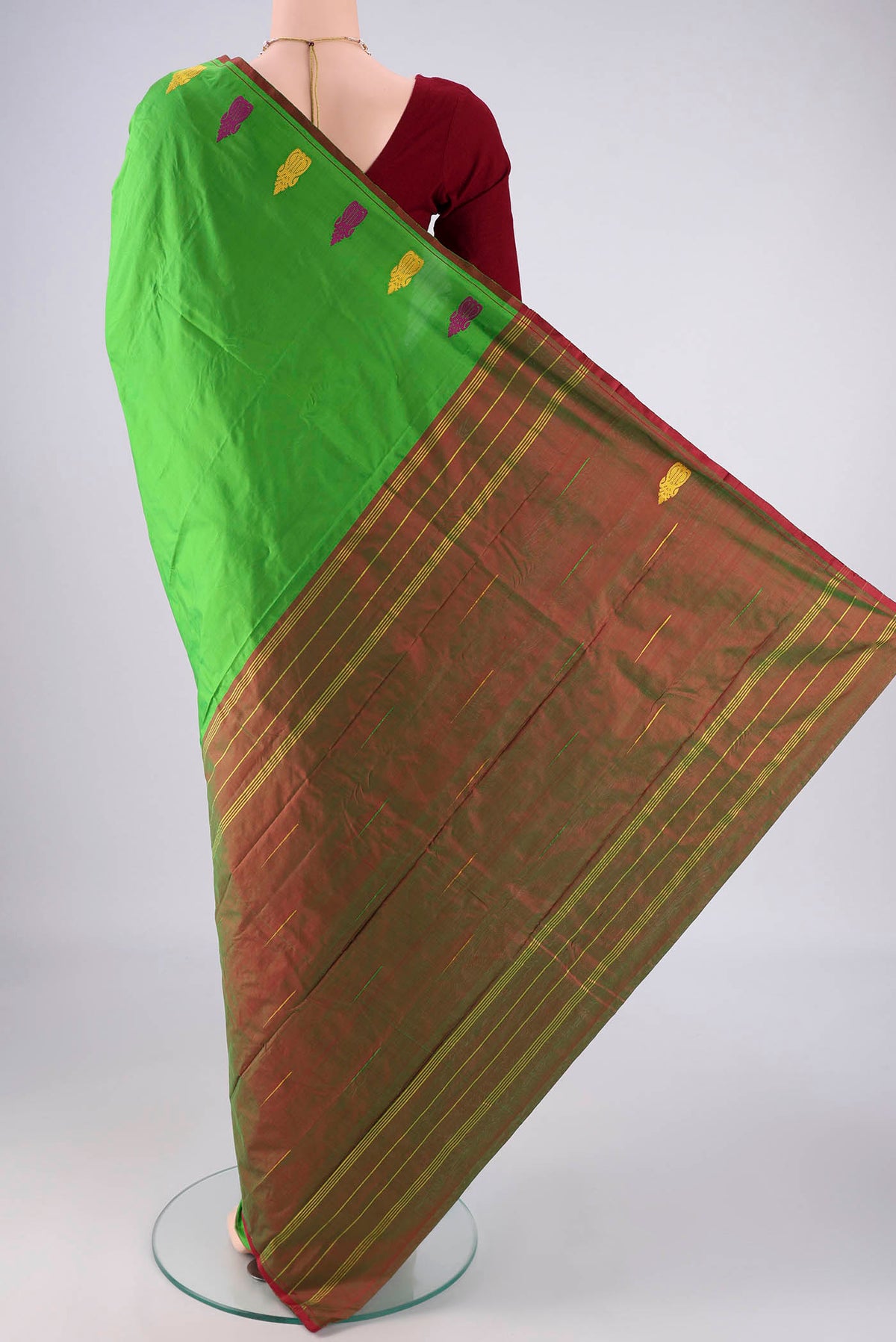 Flat view of Green Kanchipuram Silk Saree with Plain Body and Thread Border. 