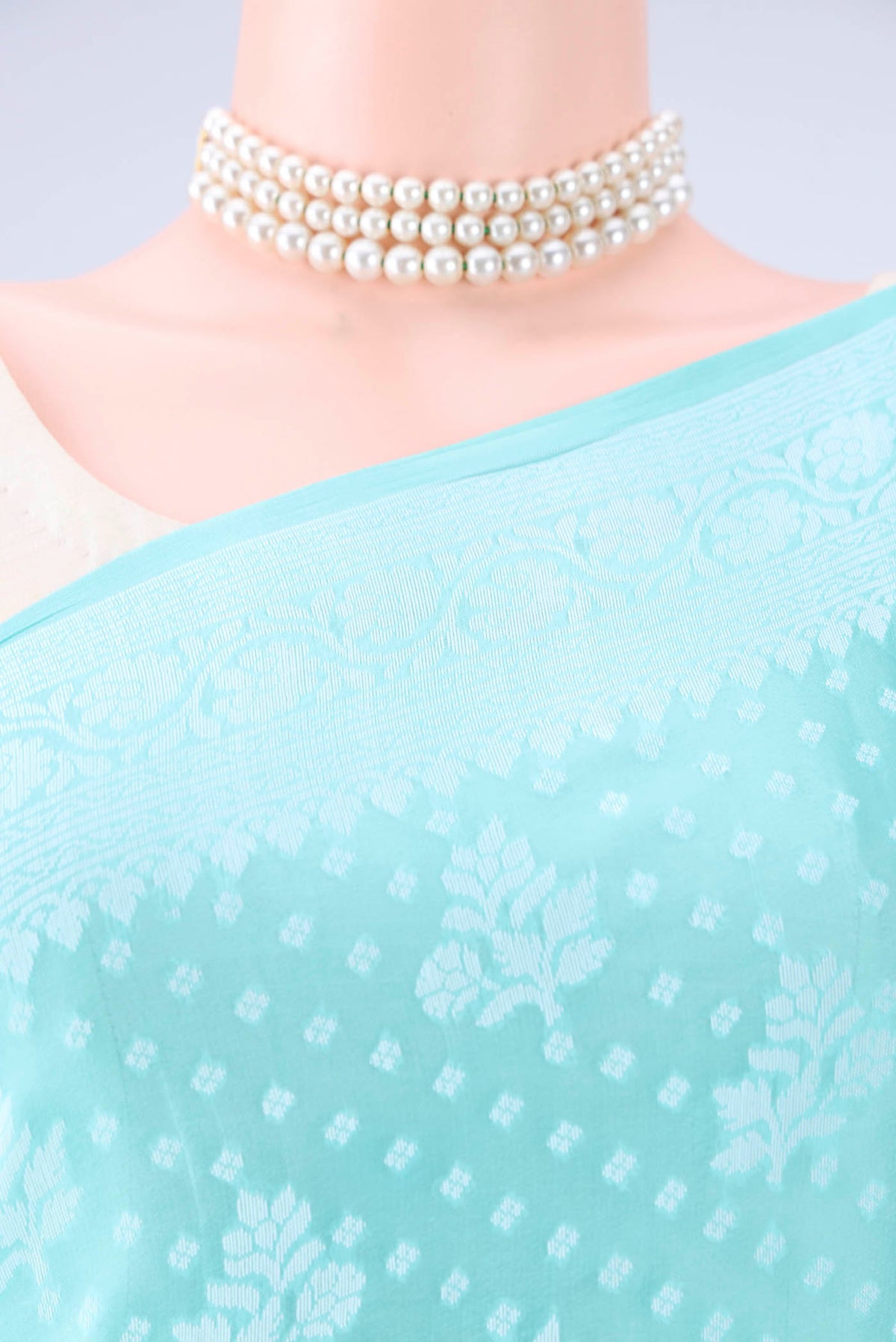 Border image of Turquoise Blended Banarasi Georgette Saree with Thread Butta on the body and Thread Border. 