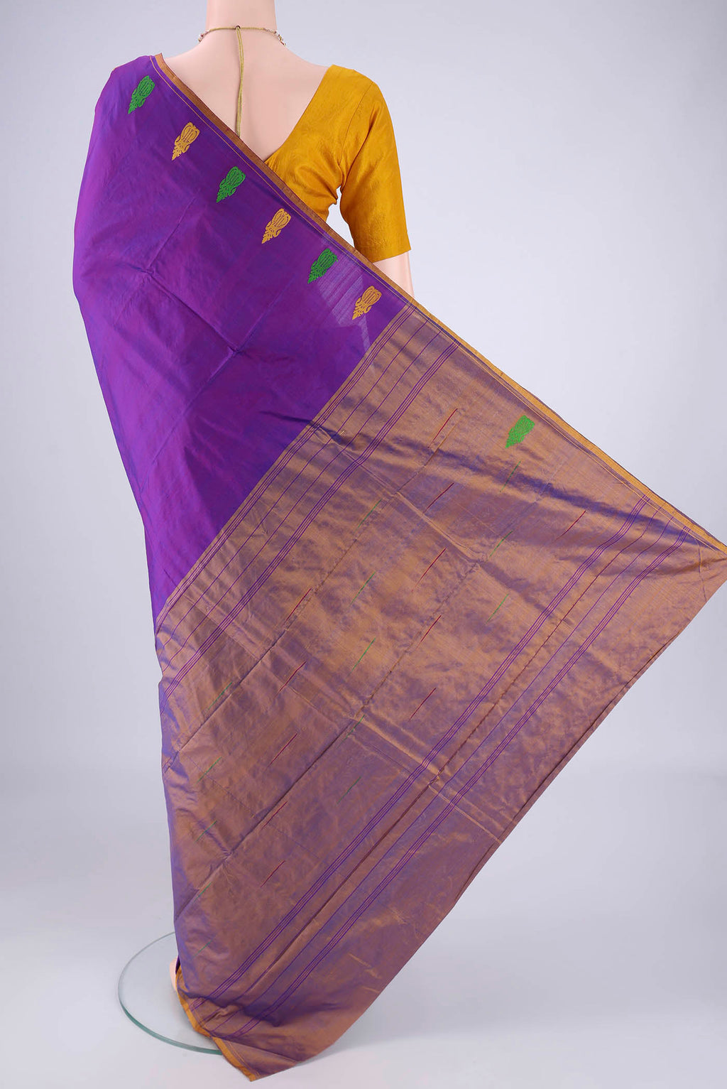 Flat view of Purple Kanchipuram Silk Saree with Plain Body and Thread Border. 