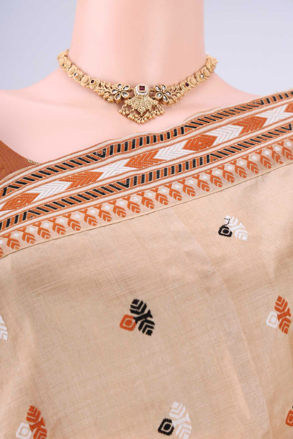 Border image of Beige Assam Silk Saree with Thread Butta on the body and Thread Border. 