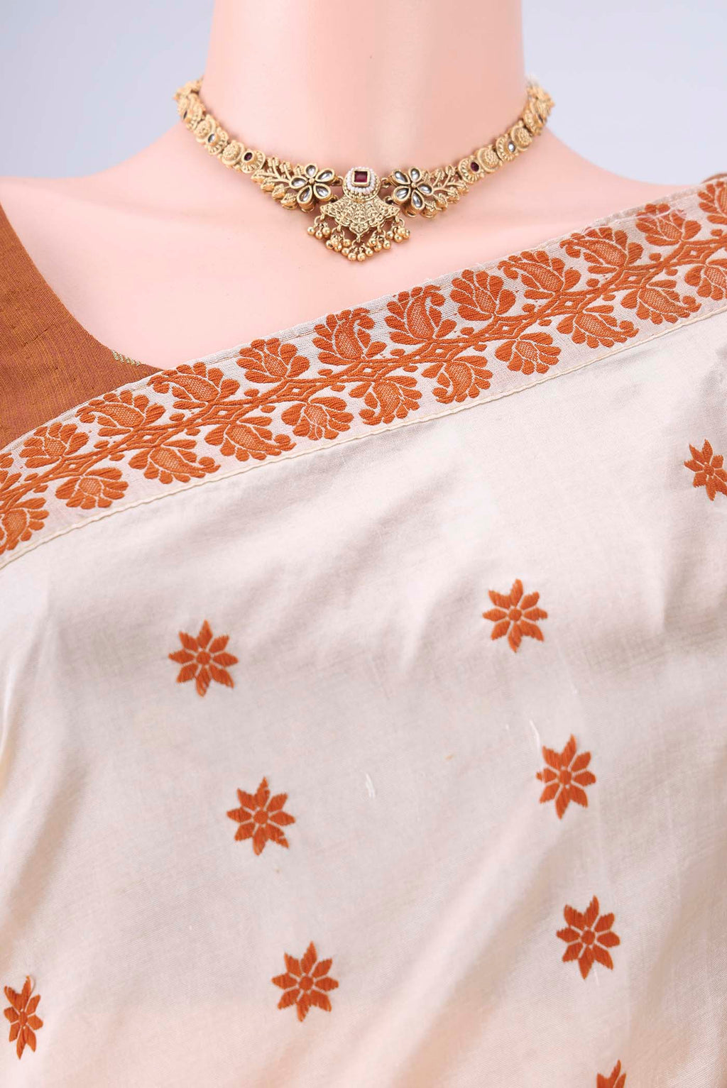 Border image of Cream Assam Silk Saree with Thread Butta on the body and Thread Border. 