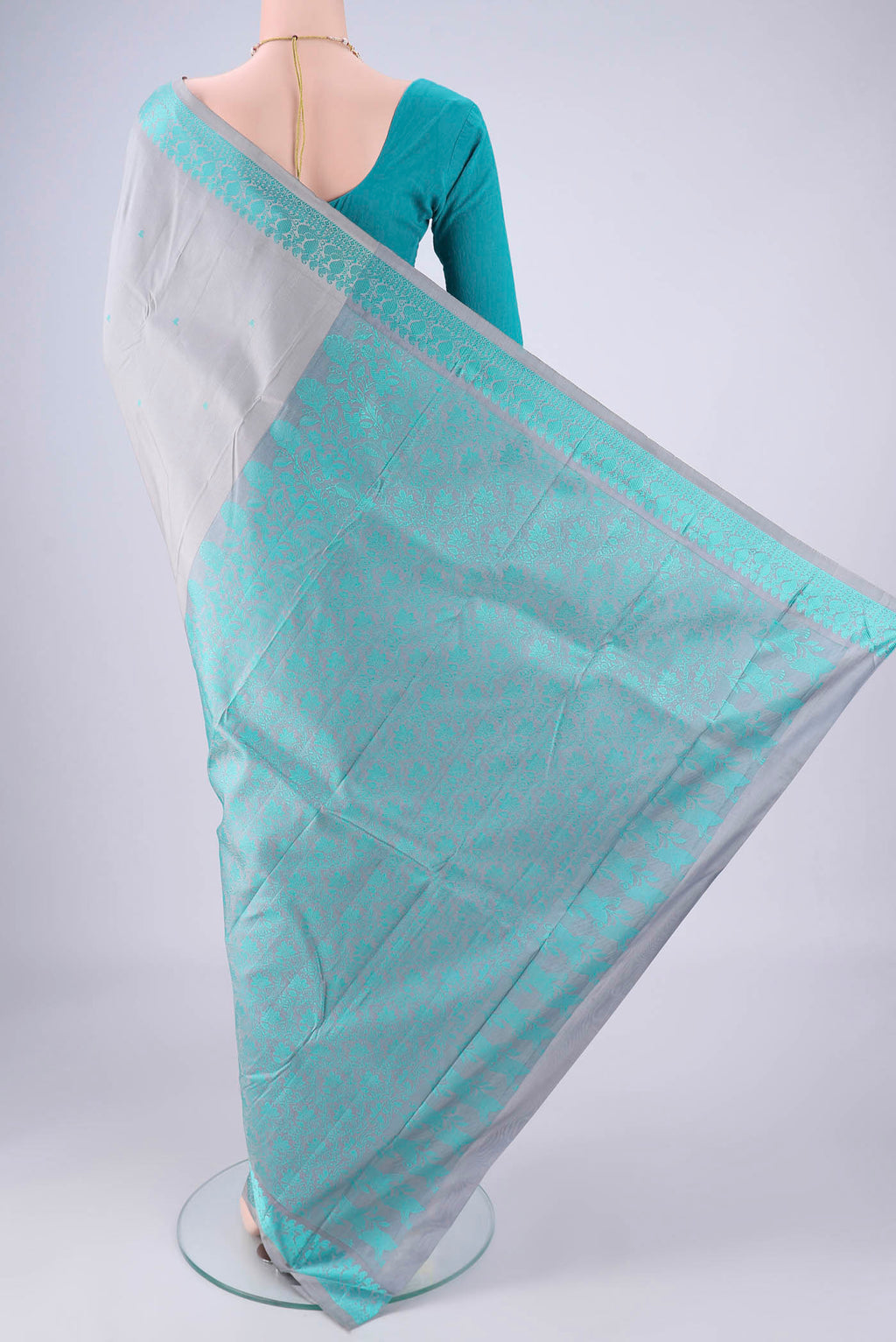 Flat view of Grey Kanchipuram Silk Saree with Thread Butta on the body and Thread Border. 