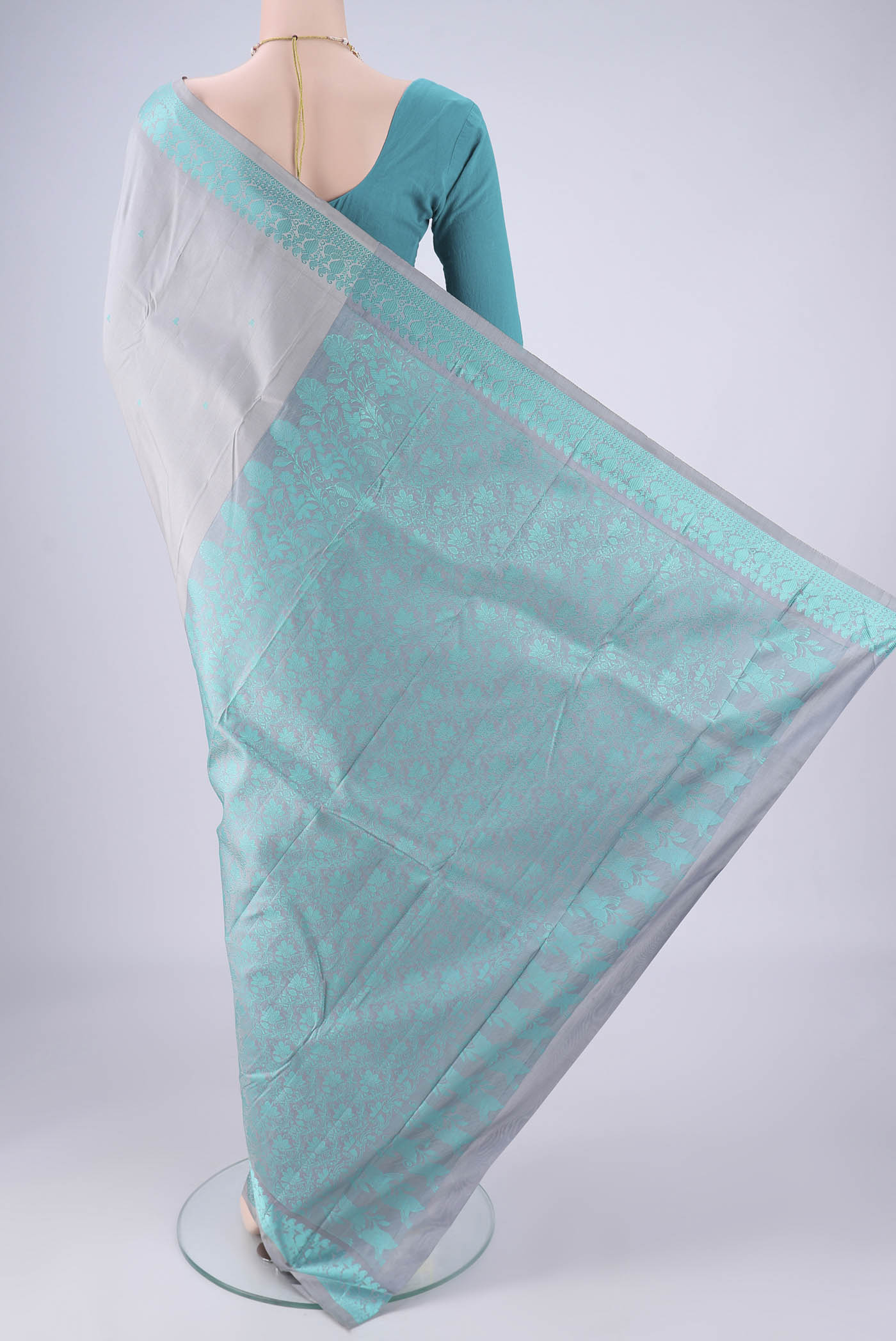 Flat view of Grey Kanchipuram Silk Saree with Thread Butta on the body and Thread Border. 