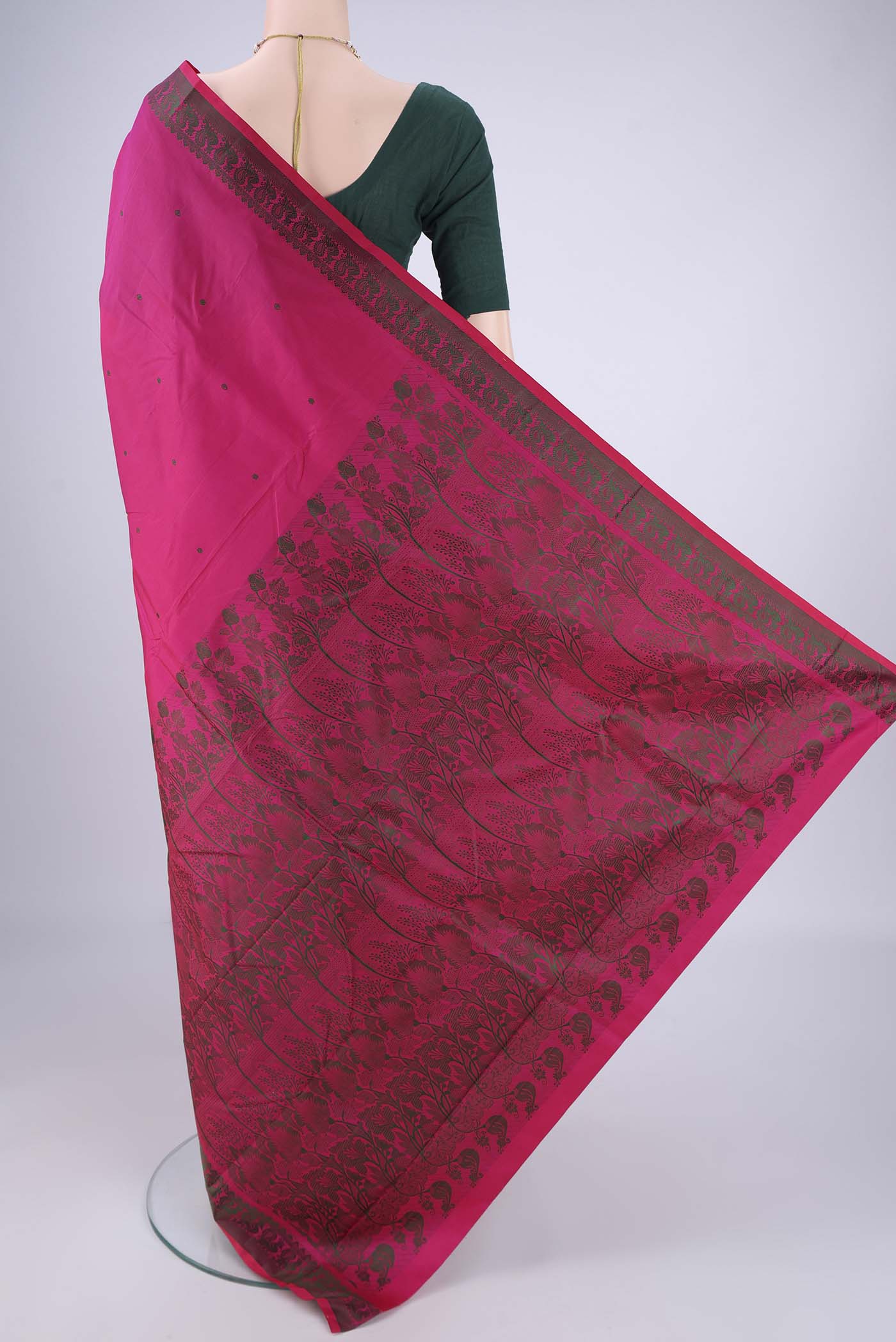 Flat view of Rani Pink Kanchipuram Silk Saree with Thread Butta on the body and Thread Border. 