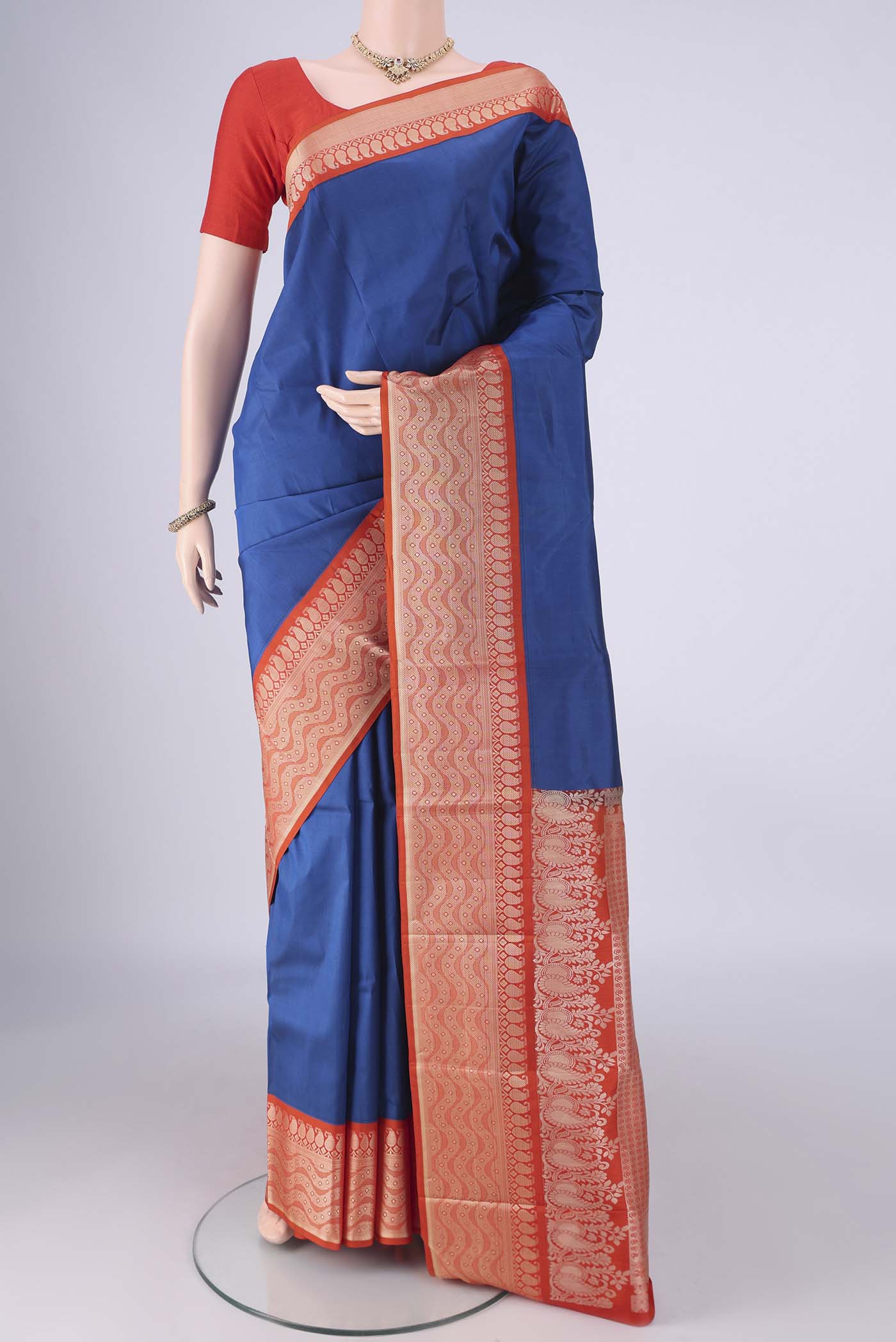 Blue Kanjivaram Silk Saree with Plain Body and Thread Border.  displayed on a mannequin
