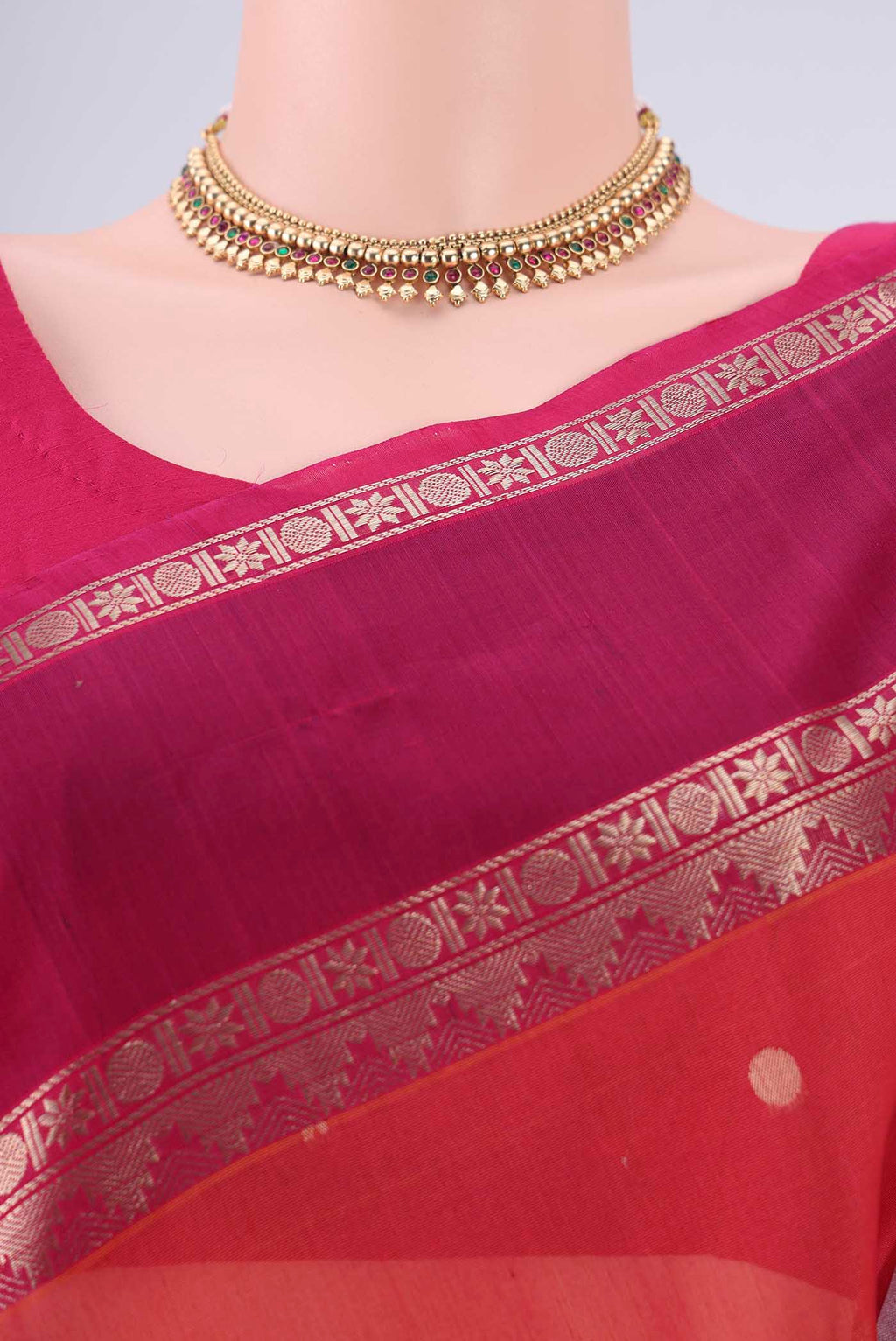 Border image of Dark Pink Kora Cotton Saree with Zari Butta on the body and Zari Border. 