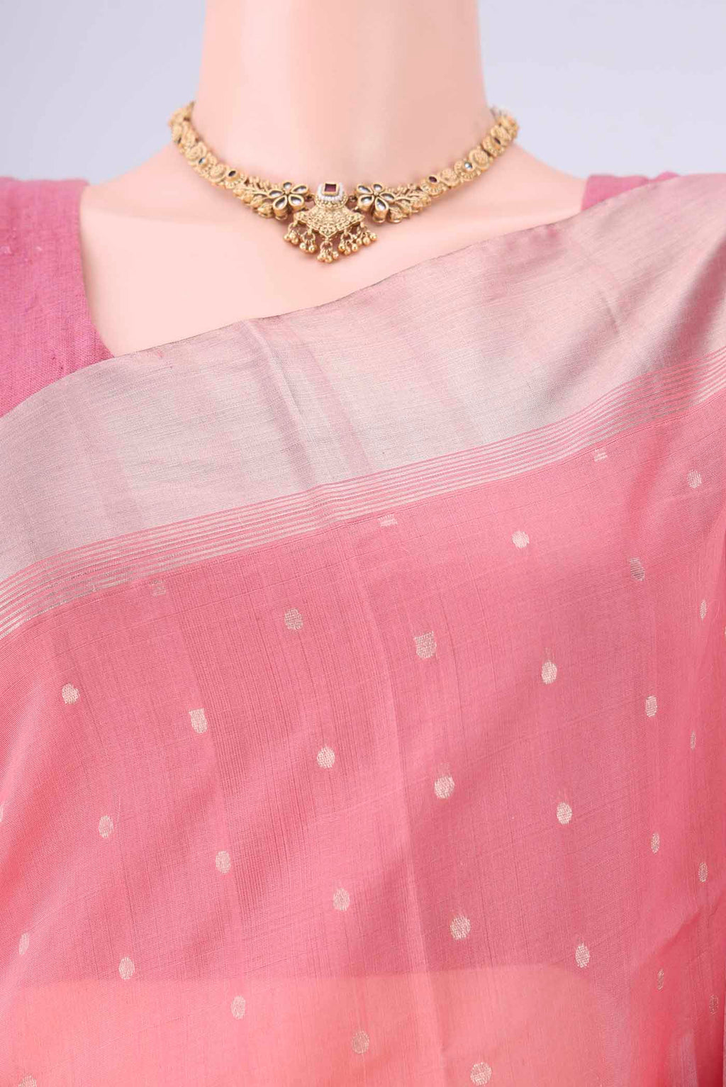 Border image of Peach Kora Cotton Saree with Zari Butta on the body and Zari Border. 