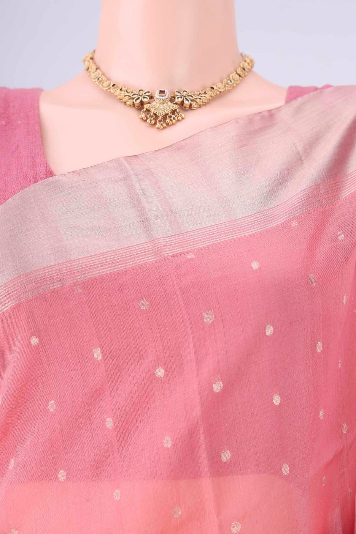 Border image of Peach Kora Cotton Saree with Zari Butta on the body and Zari Border. 