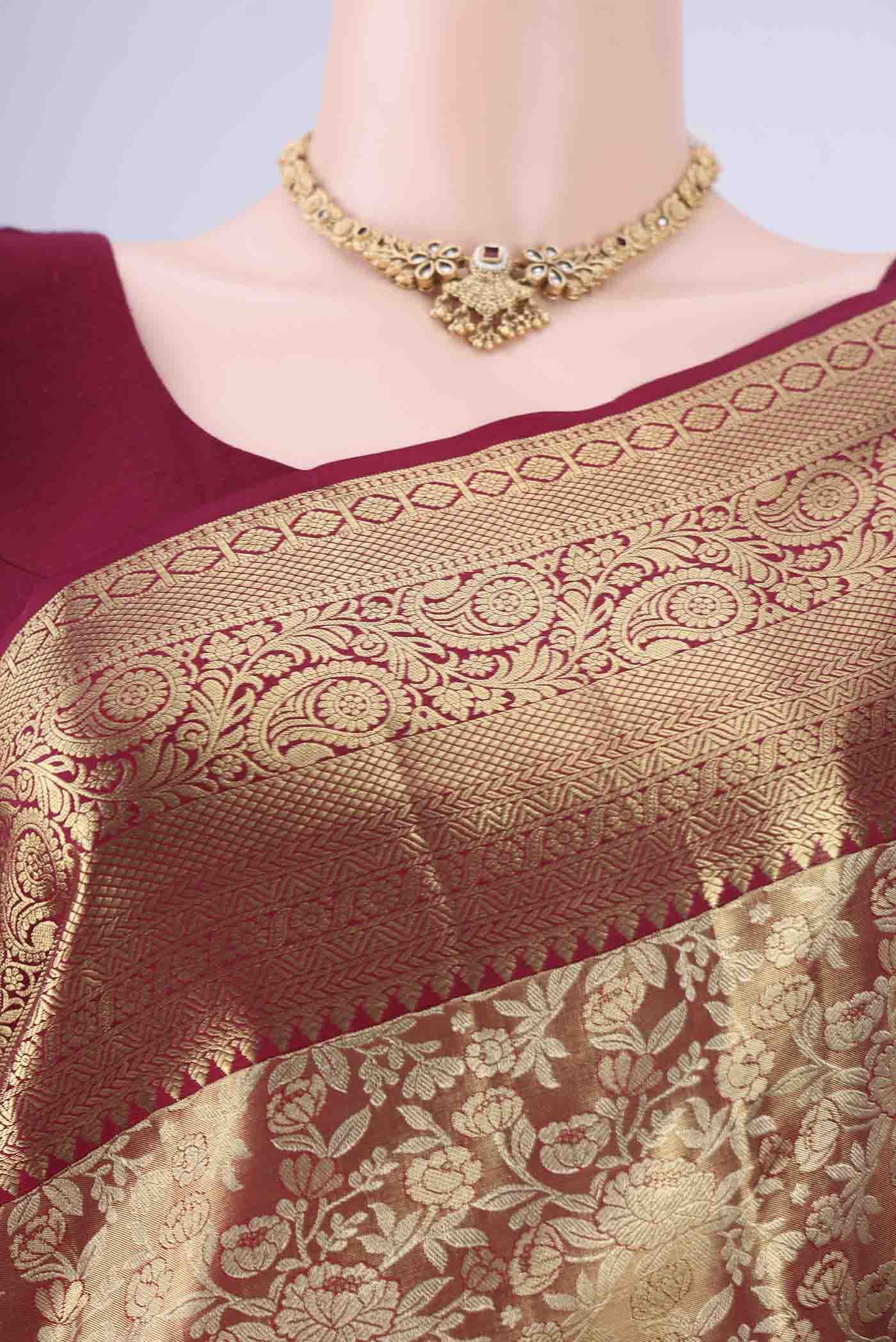 Border image of Gold with Red Dual Tone Kanjivaram Tissue Silk Saree with Zari Brocade on the body and Zari Border. 