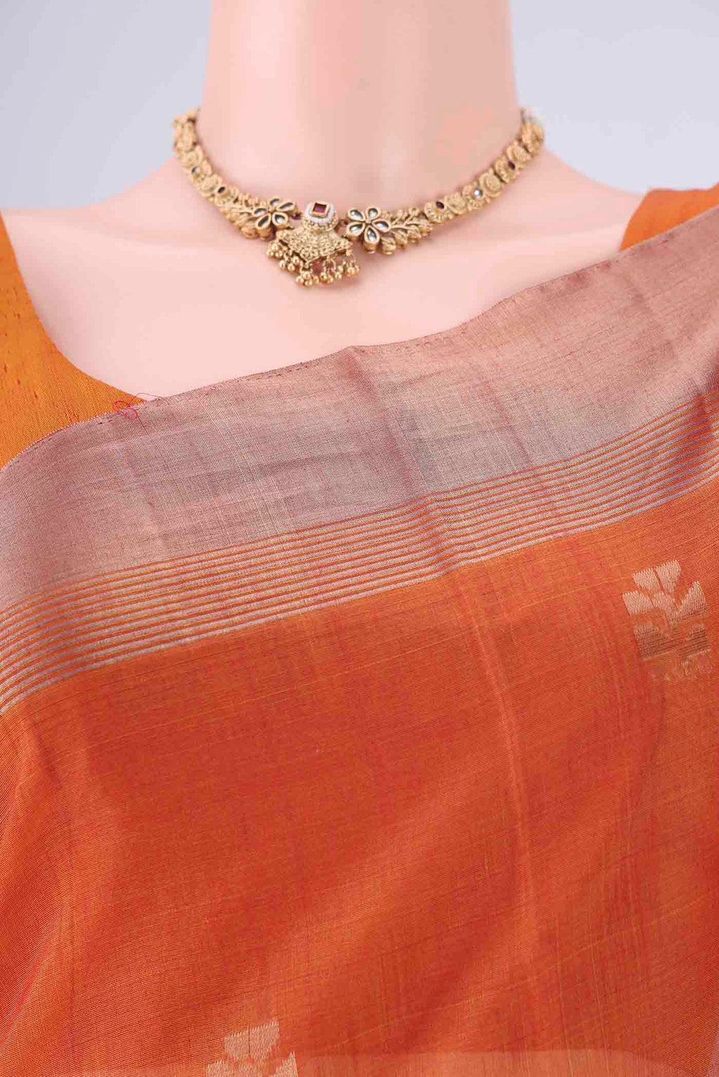 Border image of Rust Kora Cotton Saree with Zari Butta on the body and Zari Border. 