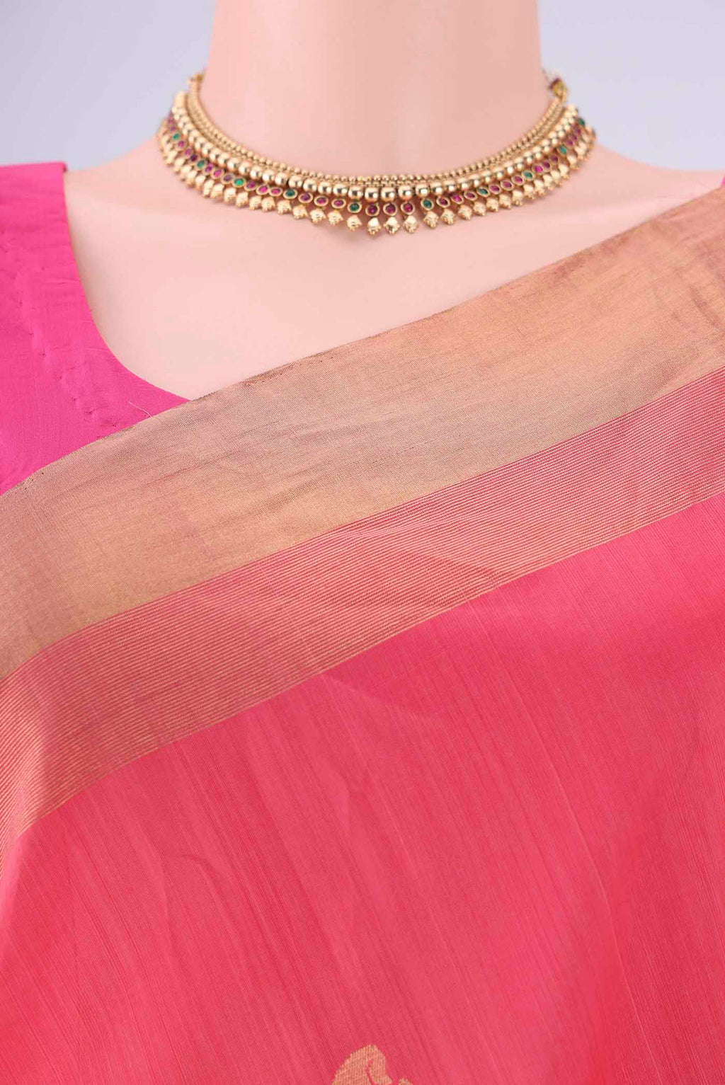 Border image of Peach Kora Cotton Saree with Zari Butta on the body and Zari Border. 