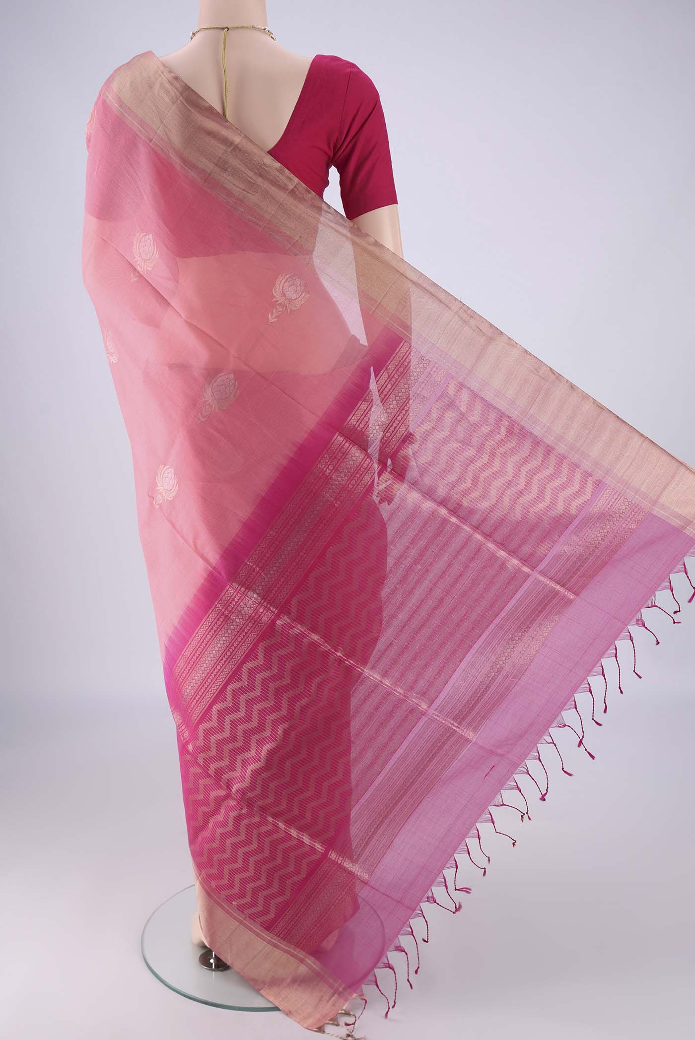 Flat view of Rose pink Silk Cotton Saree with Zari Butta on the body and Zari Border. 