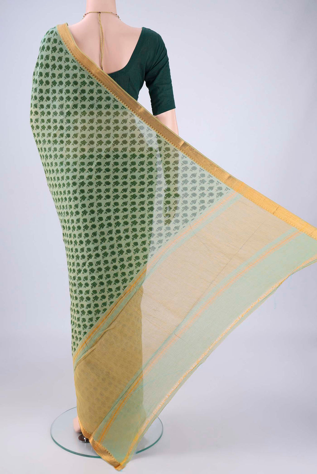 Flat view of Green Mangalagiri Cotton Saree with Printed design on the body and Zari Border. 