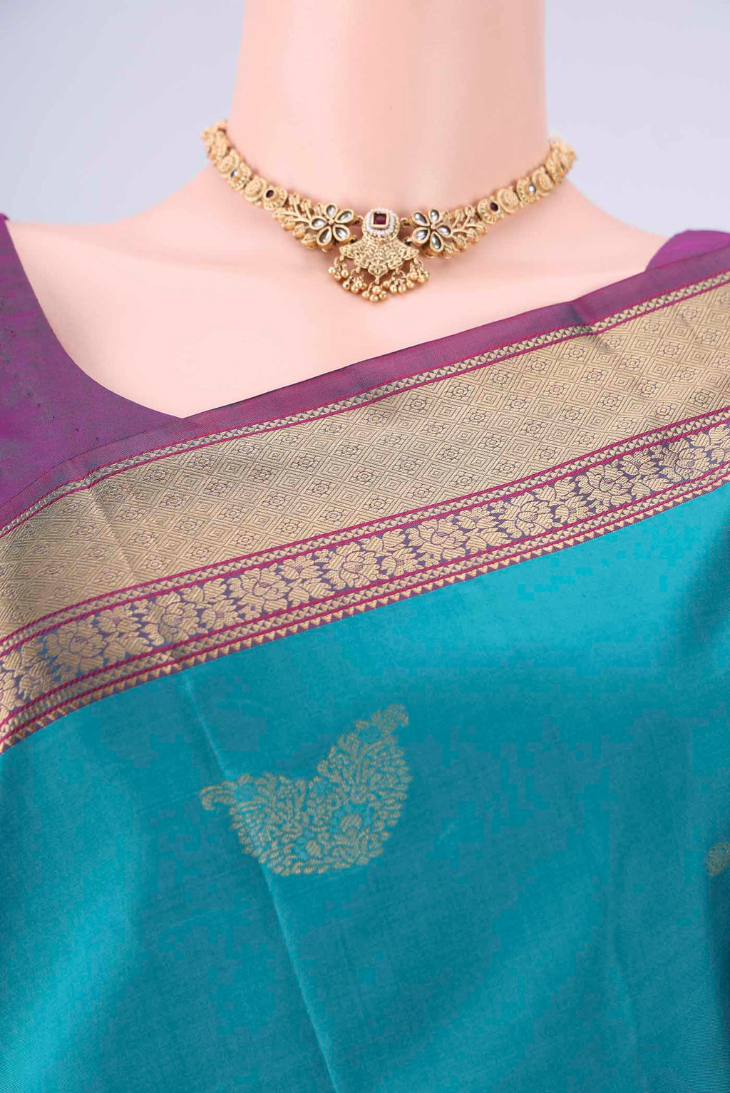Border image of Sea Green Nangavalli Silk [ Salem ] Saree with Zari Butta on the body and Zari Border. 