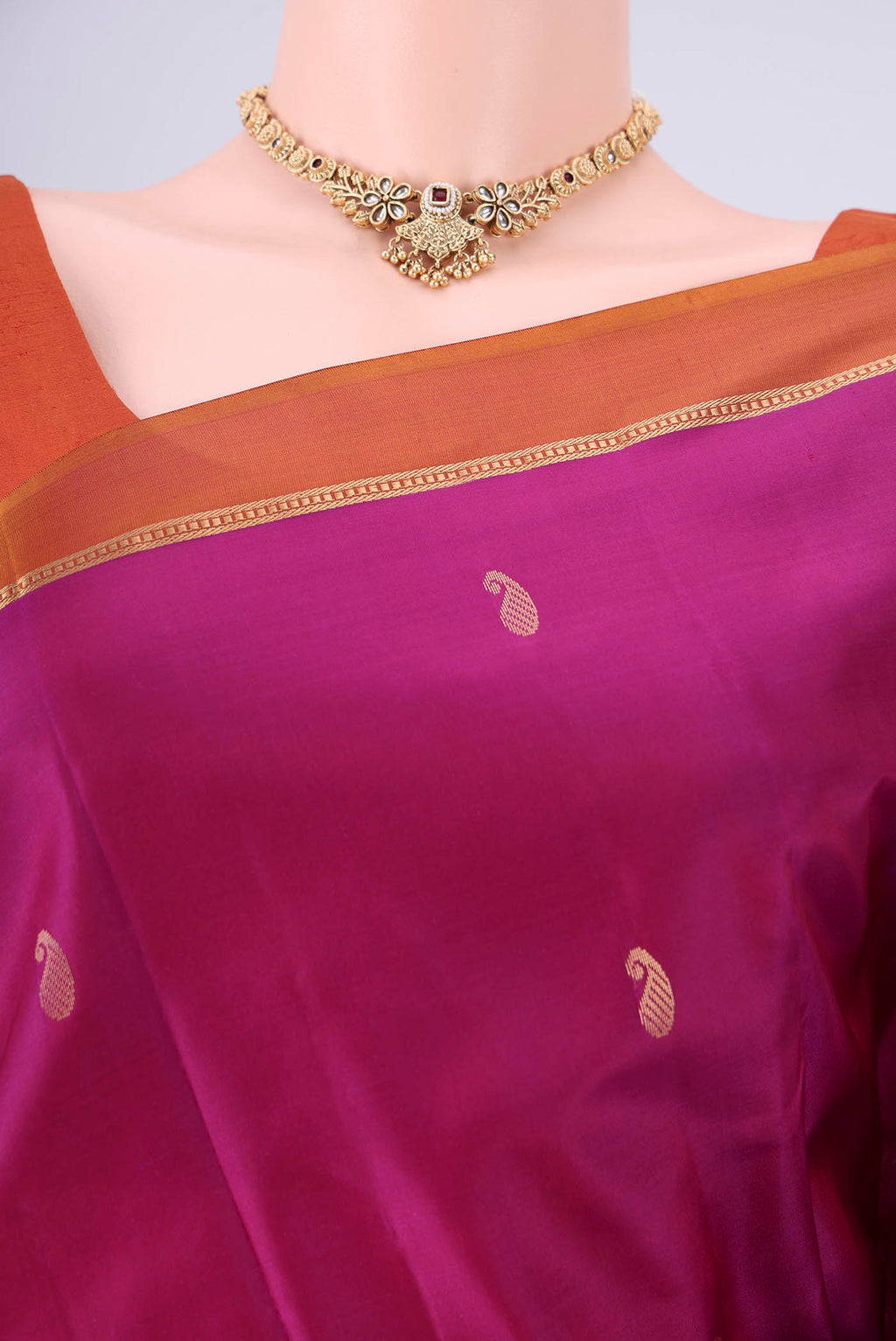 Border image of Magenta Nangavalli Silk [ Salem ] Saree with Zari Butta on the body and Zari Border. 