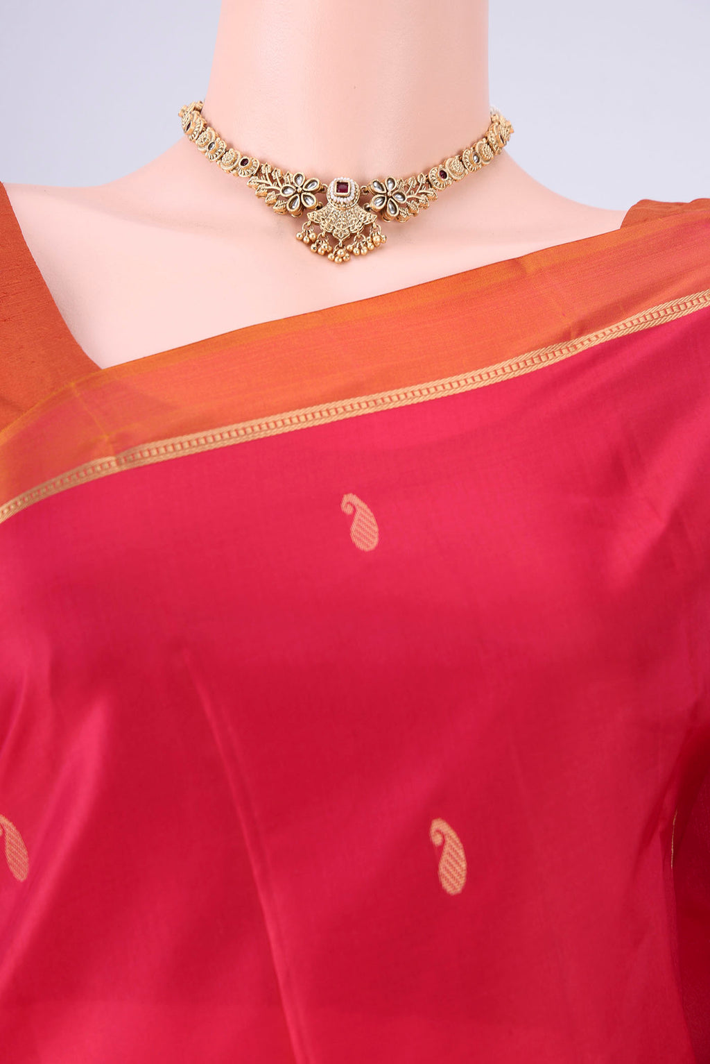Border image of Red Nangavalli Silk [ Salem ] Saree with Zari Butta on the body and Zari Border. 