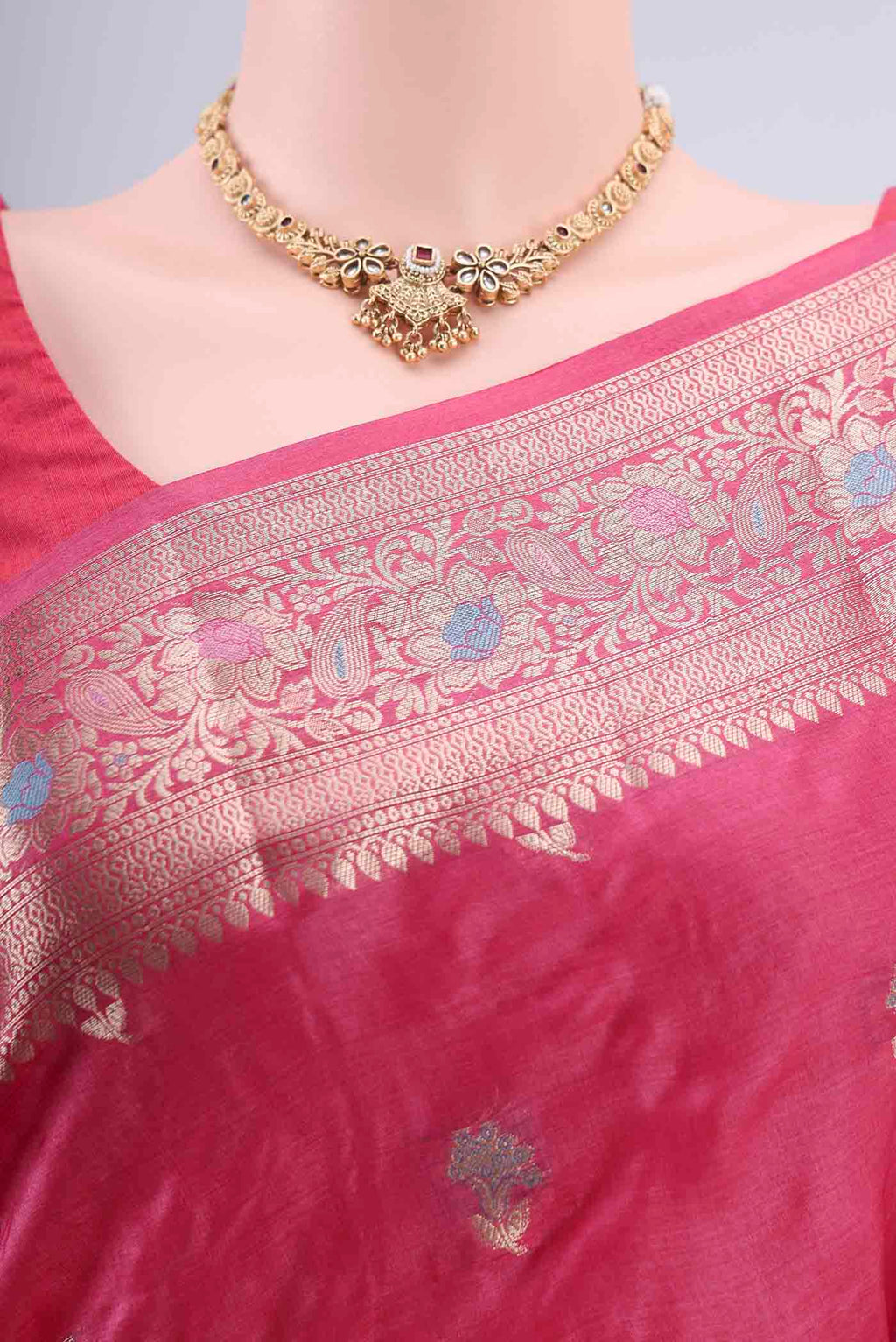 Border image of Rani Pink Banarasi Tussar Saree with Zari And Thread Butta on the body and Zari And Thread Border. 