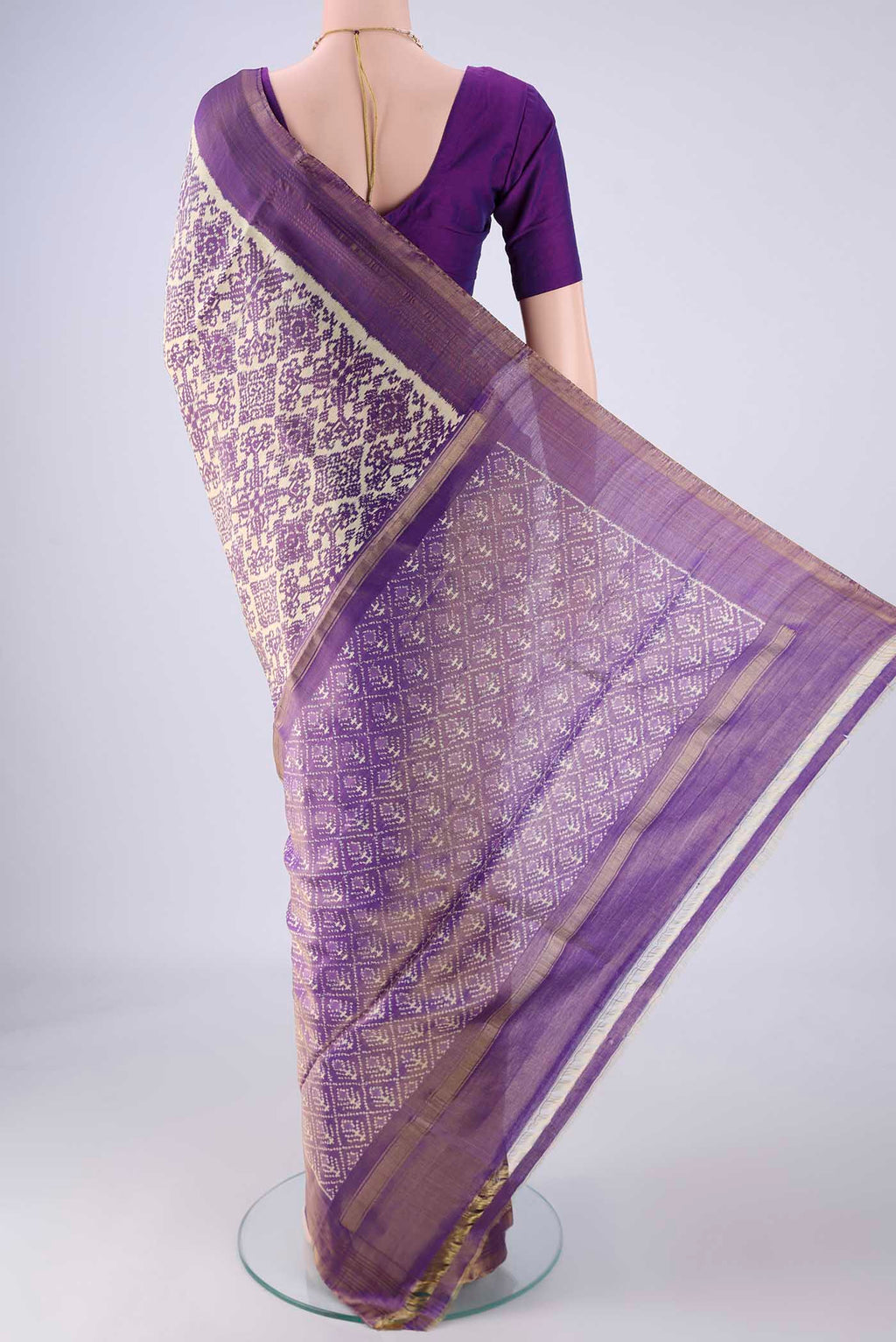 Flat view of Off White Pochampally Silk Saree with Ikat design on the body and Zari Border. 