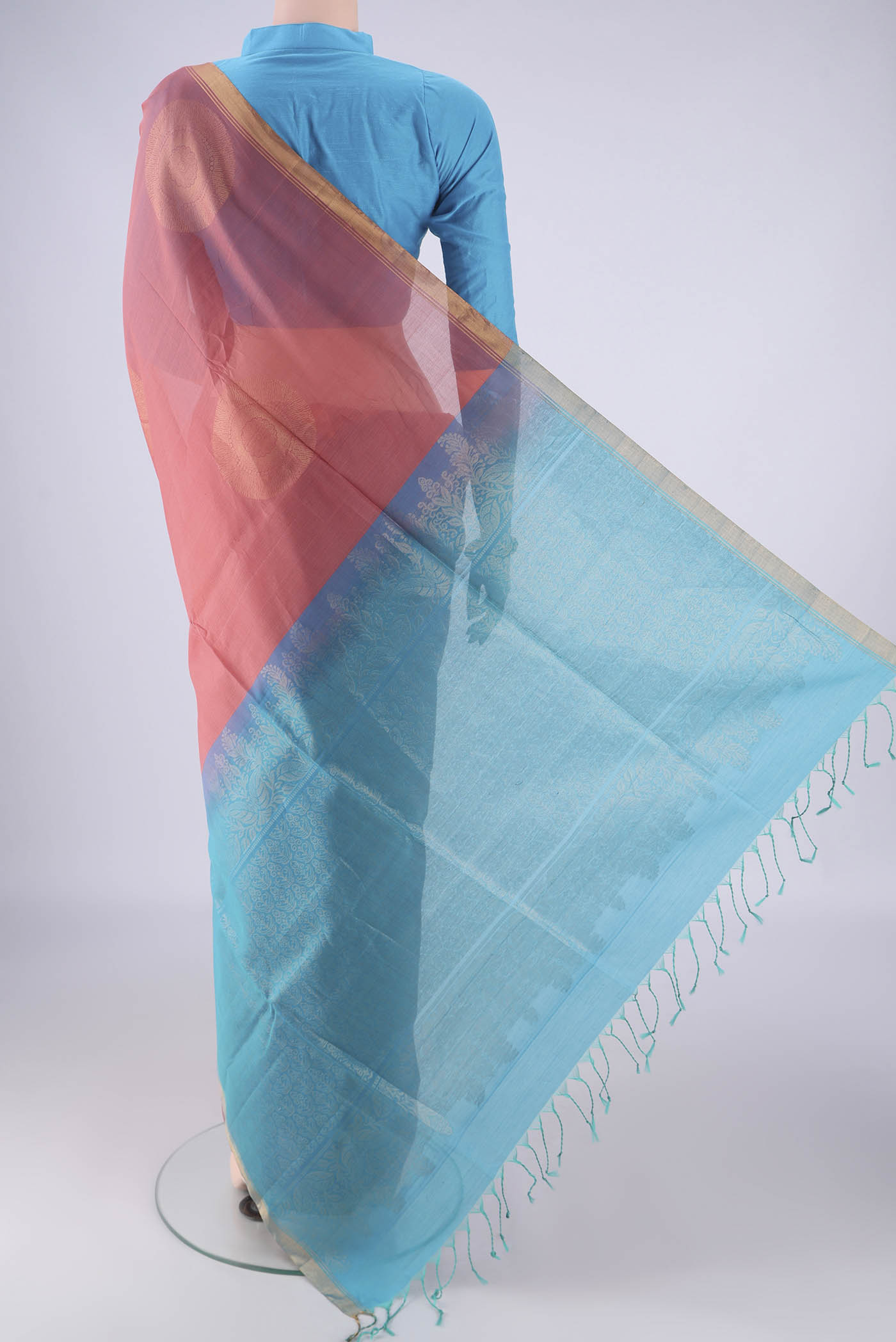 Flat view of Rose pink Silk Cotton Saree with Zari Butta on the body and Zari Border. 