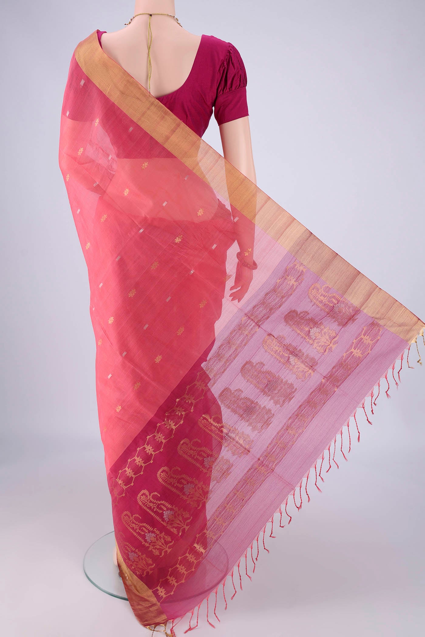 Flat view of Rose pink Silk Cotton Saree with Zari Butta on the body and Zari Border. 