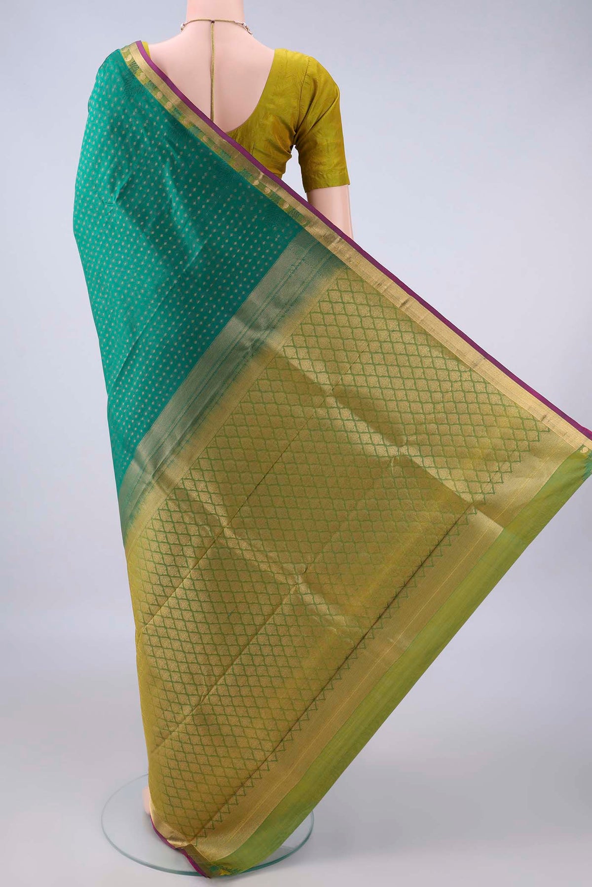 Flat view of Pure Silk Green Kanchipuram Saree with Zari Butta on the body and Zari Border. 