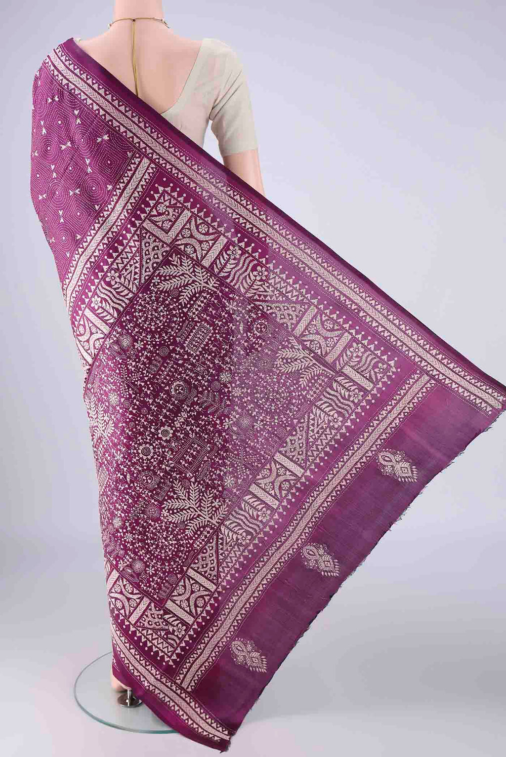Flat view of Magenta Kantha Silk Saree with Kantha Work on the body and Thread Border. 