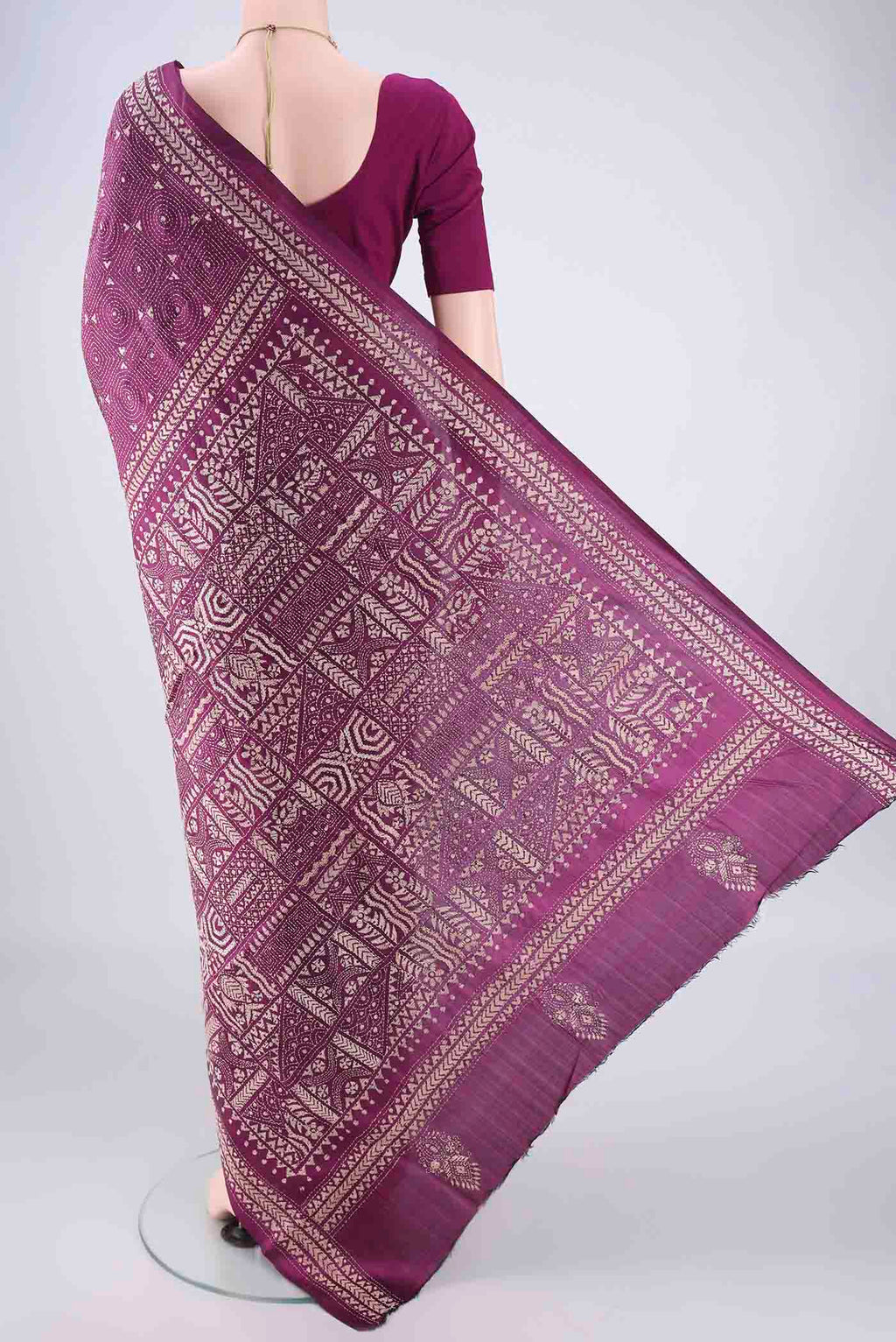 Flat view of Magenta Kantha Silk Saree with Kantha Work on the body and Thread Border. 