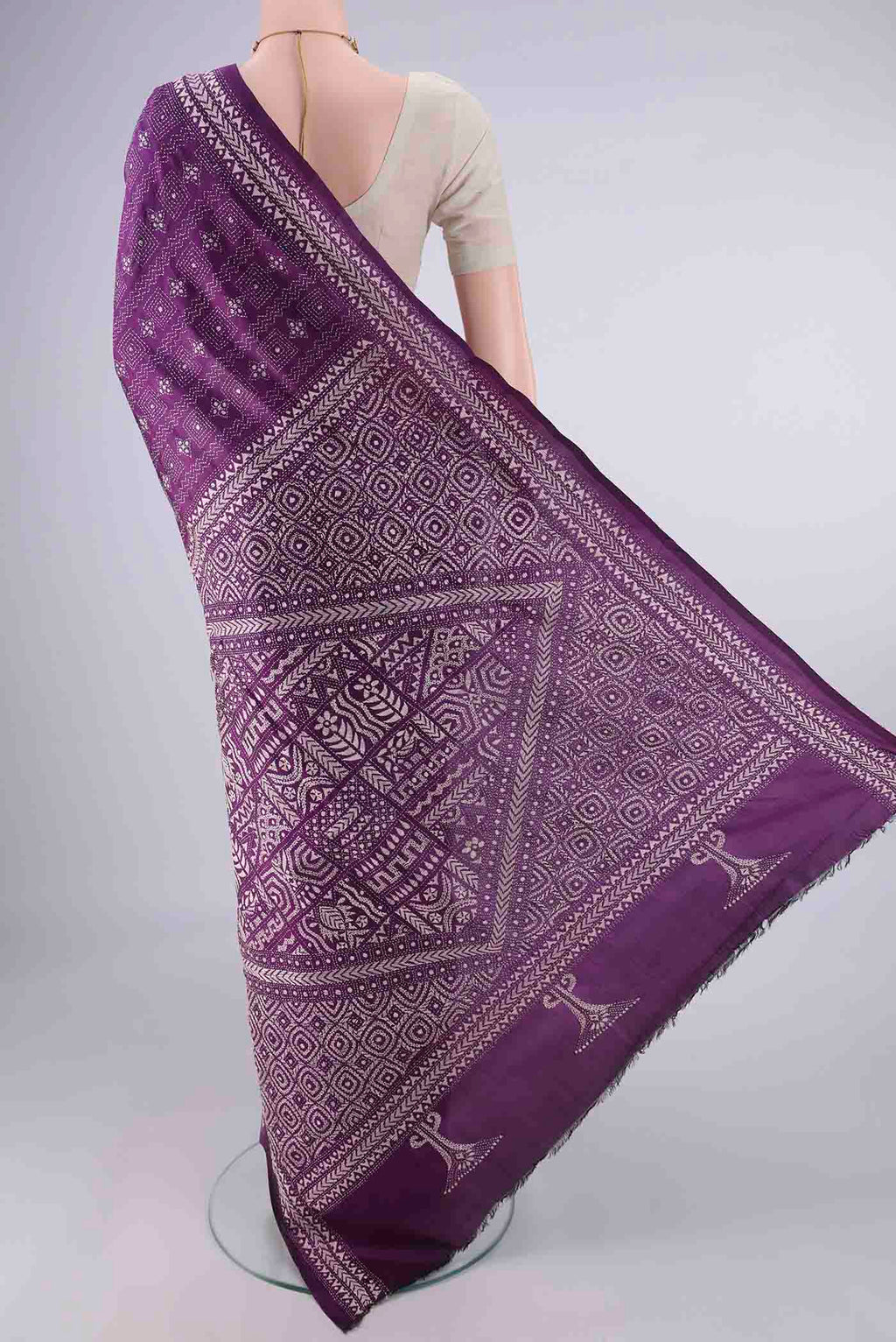 Flat view of Pure Silk Purple Kantha Saree with Kantha Work on the body and Thread Border. 