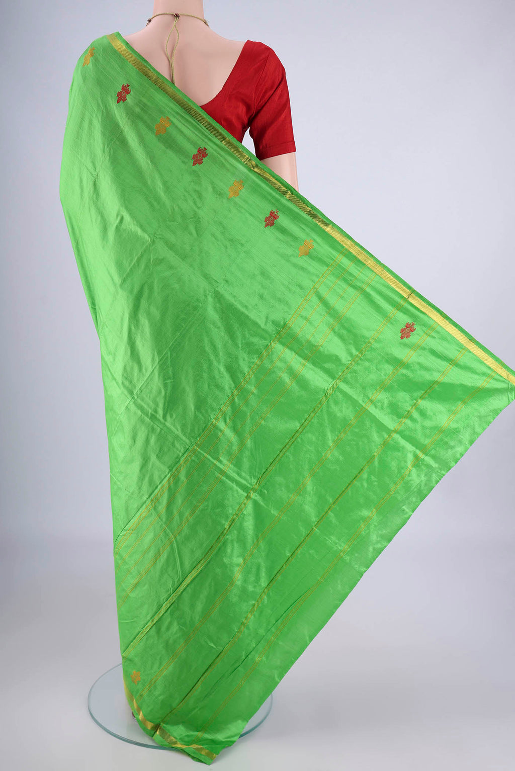 Flat view of Parrot Green Kanchipuram Silk Saree with Plain Body and Zari And Thread Border. 