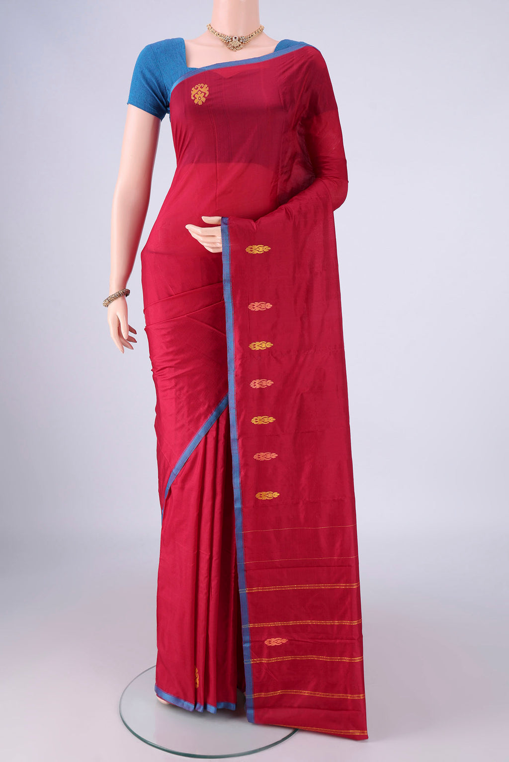 Maroon Kanchipuram Silk Saree with Plain Body and Thread Border.  displayed on a mannequin