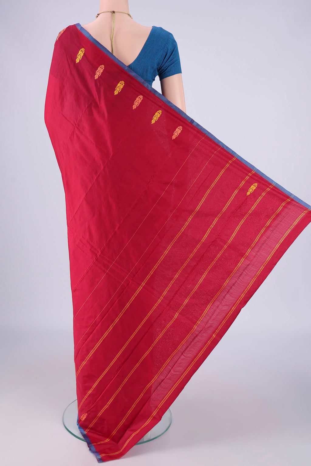 Flat view of Maroon Kanchipuram Silk Saree with Plain Body and Thread Border. 