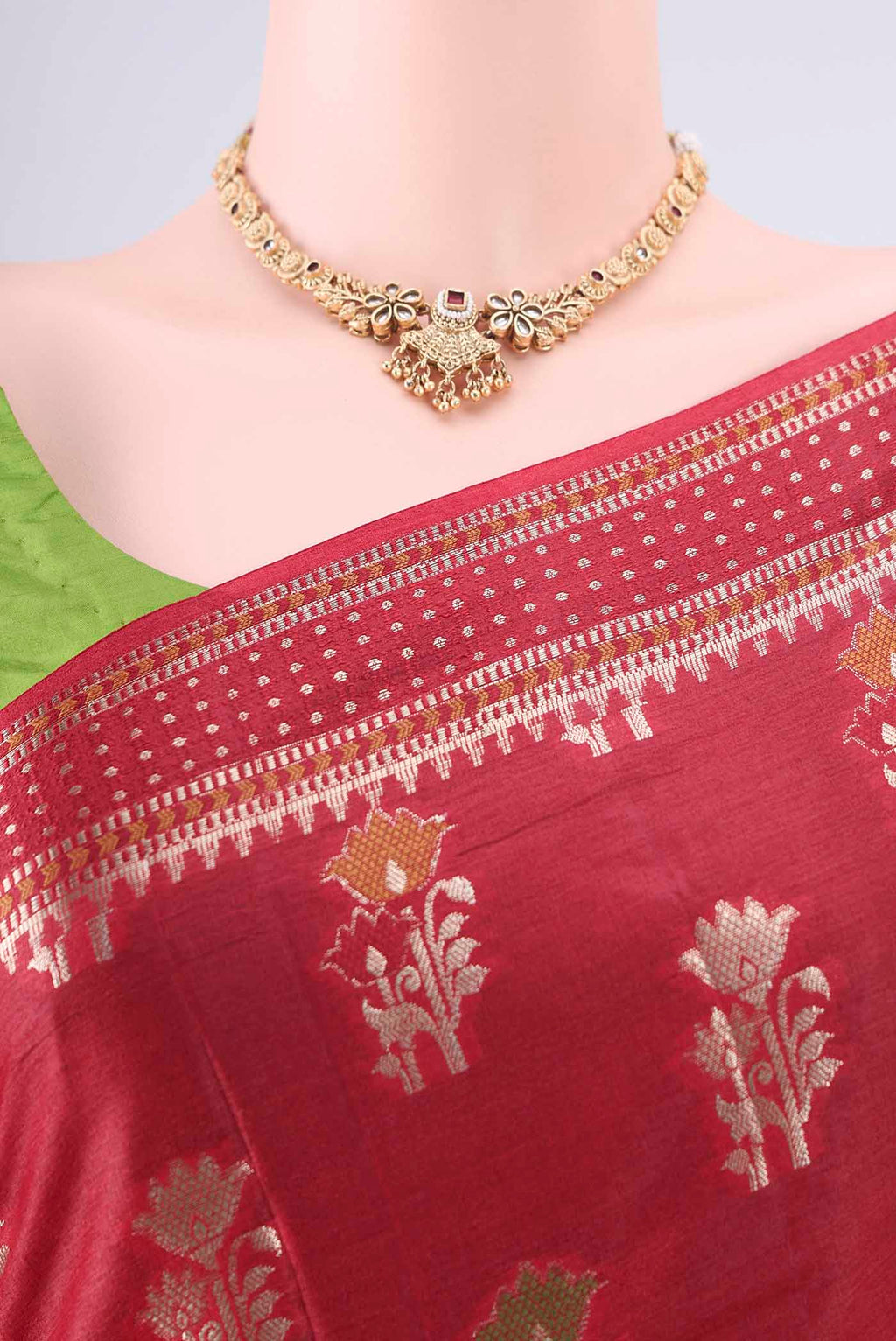 Border image of Maroon Banarasi Tussar Saree with Zari And Thread Butta on the body and Zari And Thread Border. 