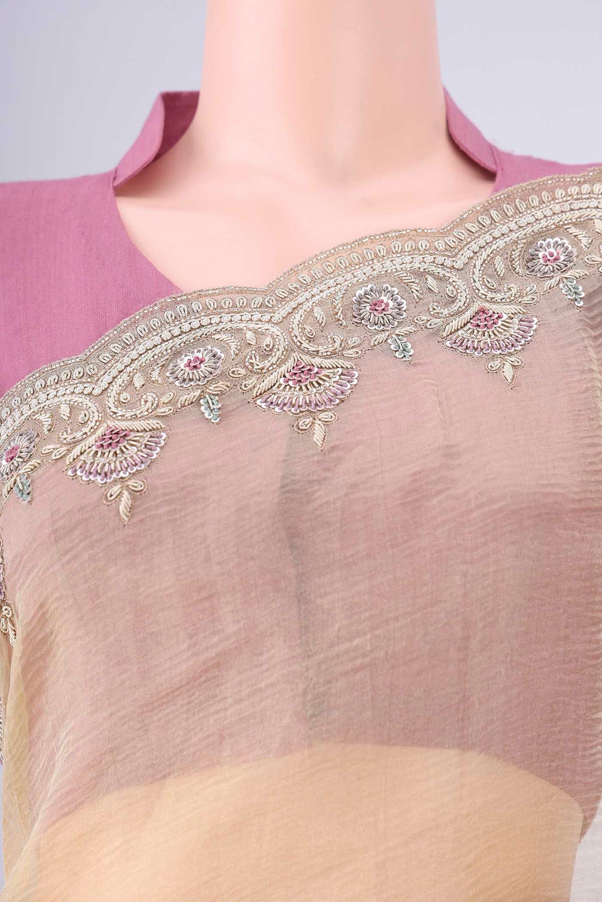 Border image of Pista Green Kanchipuram Silk Saree with Embroidery on the body and Embroidery Border. 