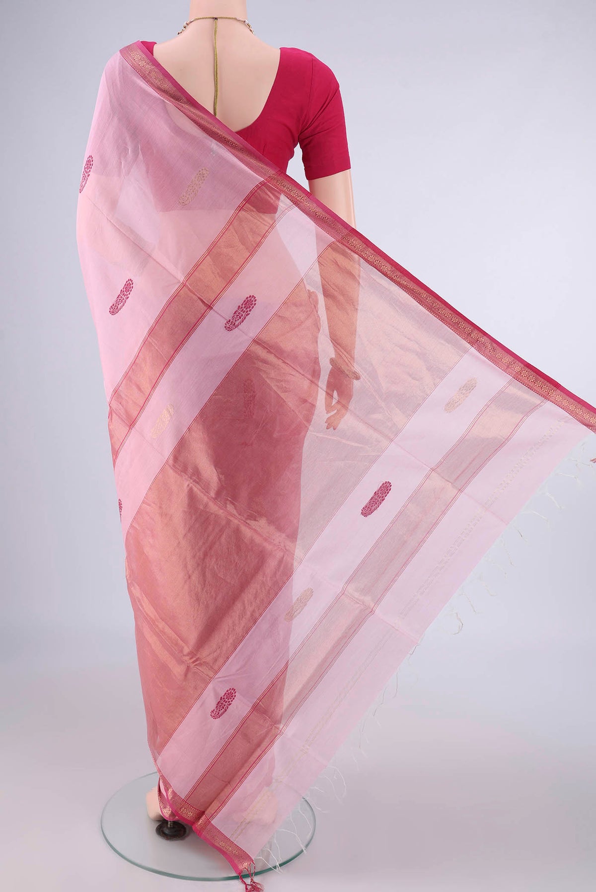 Flat view of Rose pink Maheshwari Cotton Saree with Thread Butta on the body and Zari Border. 