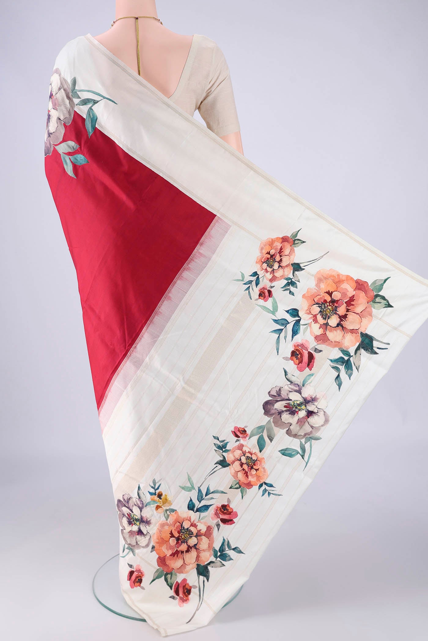Flat view of Maroon Kanchipuram Silk Saree with Plain Body and Temple Border. 