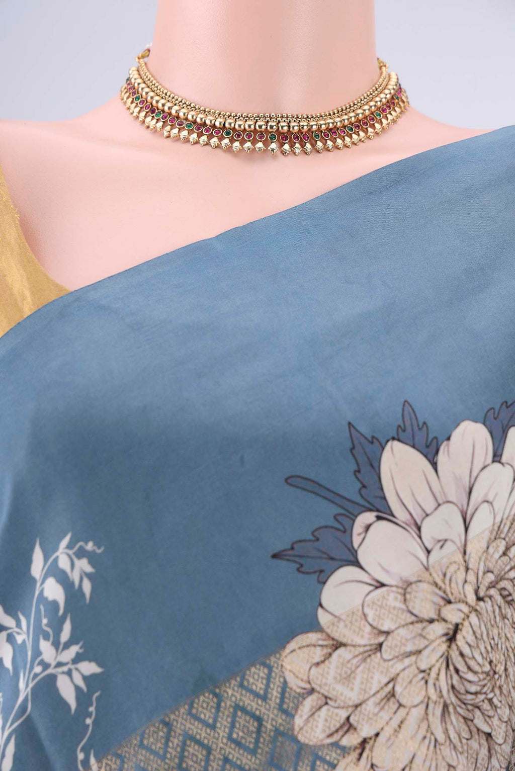 Border image of Off White Banarasi Silk Saree with Zari Brocade on the body and Plain Border. 