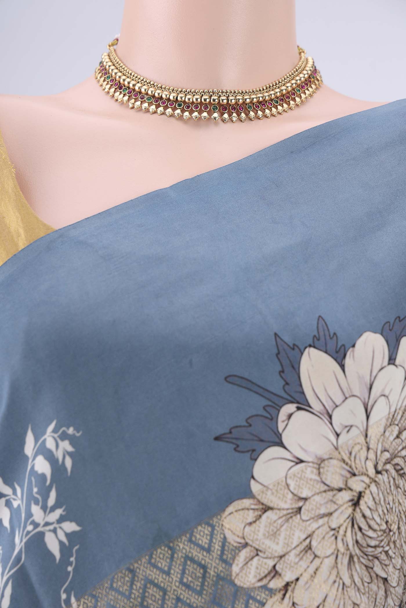 Border image of Off White Banarasi Silk Saree with Zari Brocade on the body and Plain Border. 