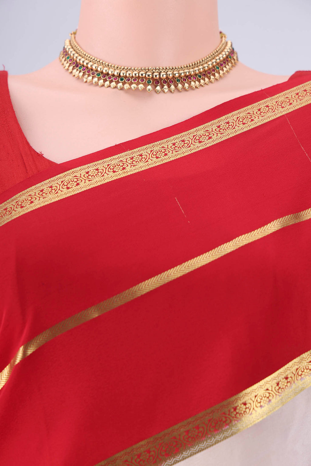 Border image of White Mysore Crepe Saree with Zari Butta on the body and Zari Border. 
