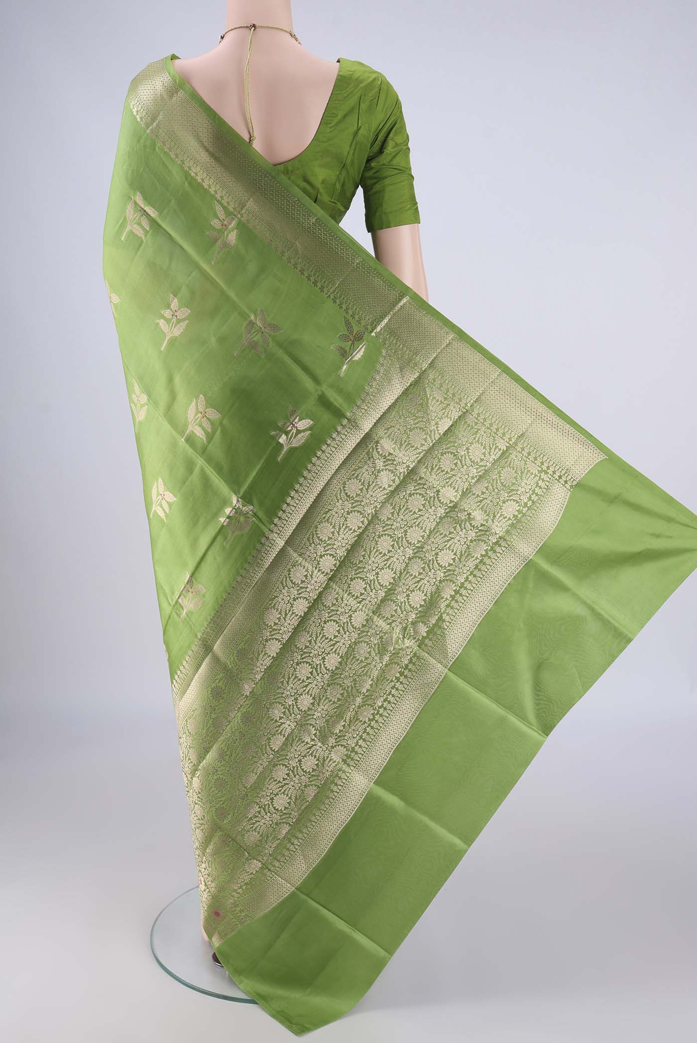 Flat view of Green Banarasi Raw Silk Saree with Zari And Thread Butta on the body and Zari And Thread Border. 