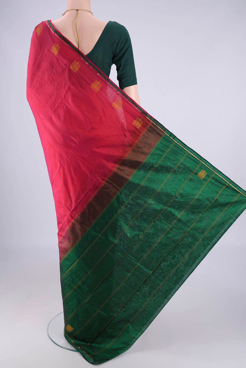 Flat view of Maroon Kanchipuram Silk Saree with Plain Body and Thread Border. 