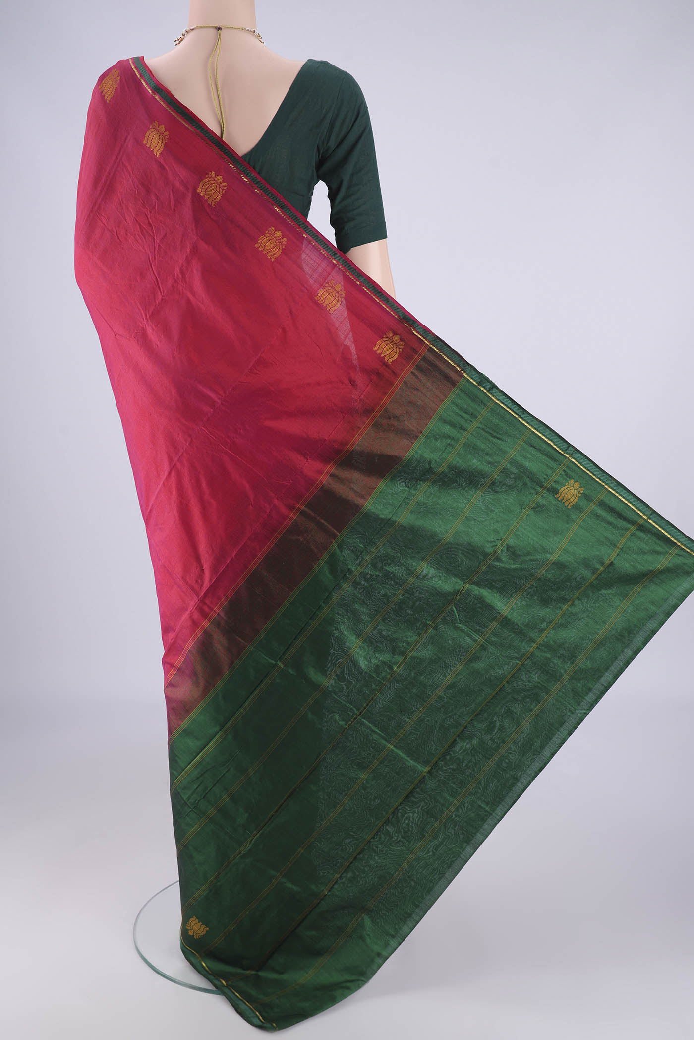 Flat view of Maroon Kanchipuram Silk Saree with Plain Body and Thread Border. 